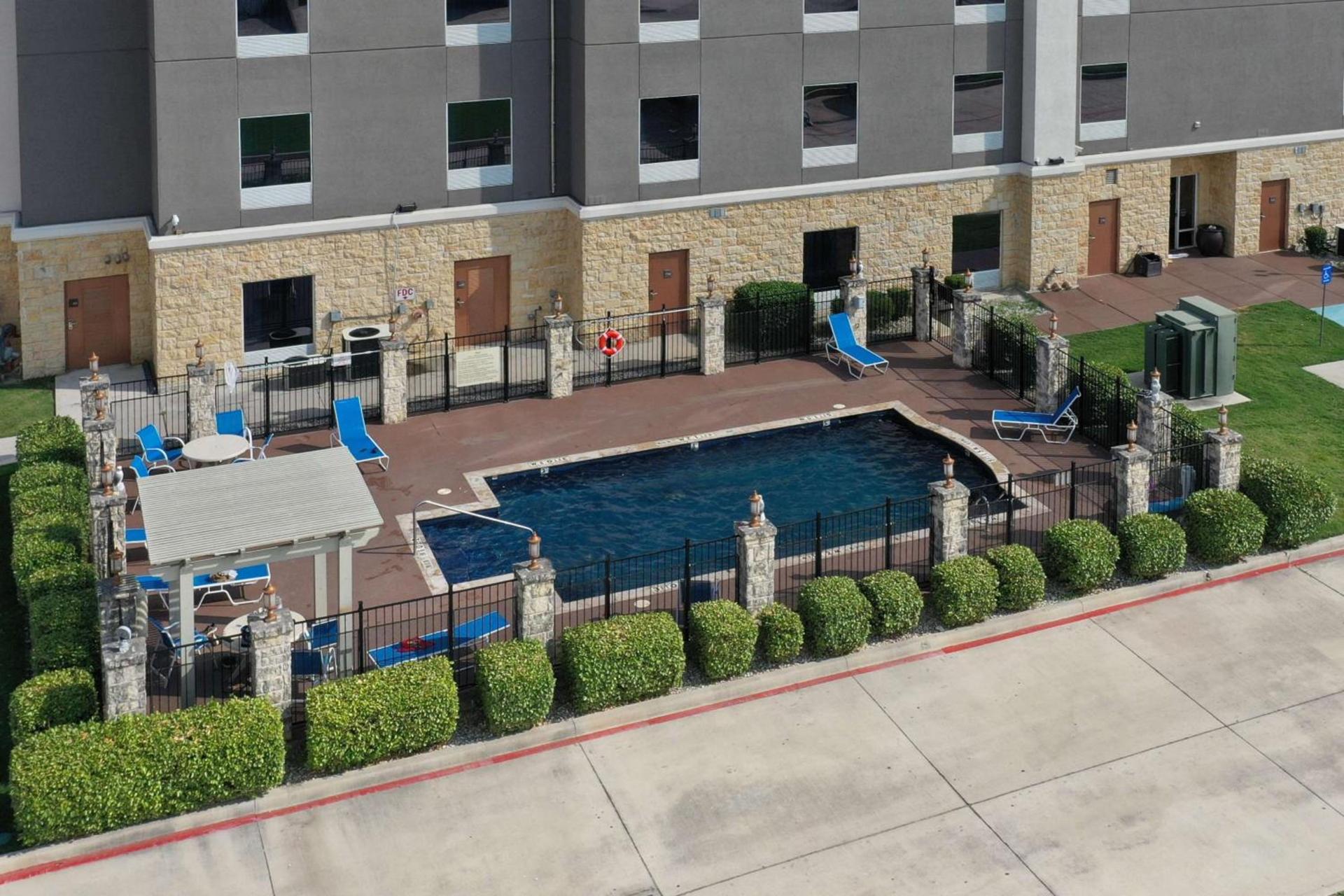 Hampton Inn Seguin photo 5