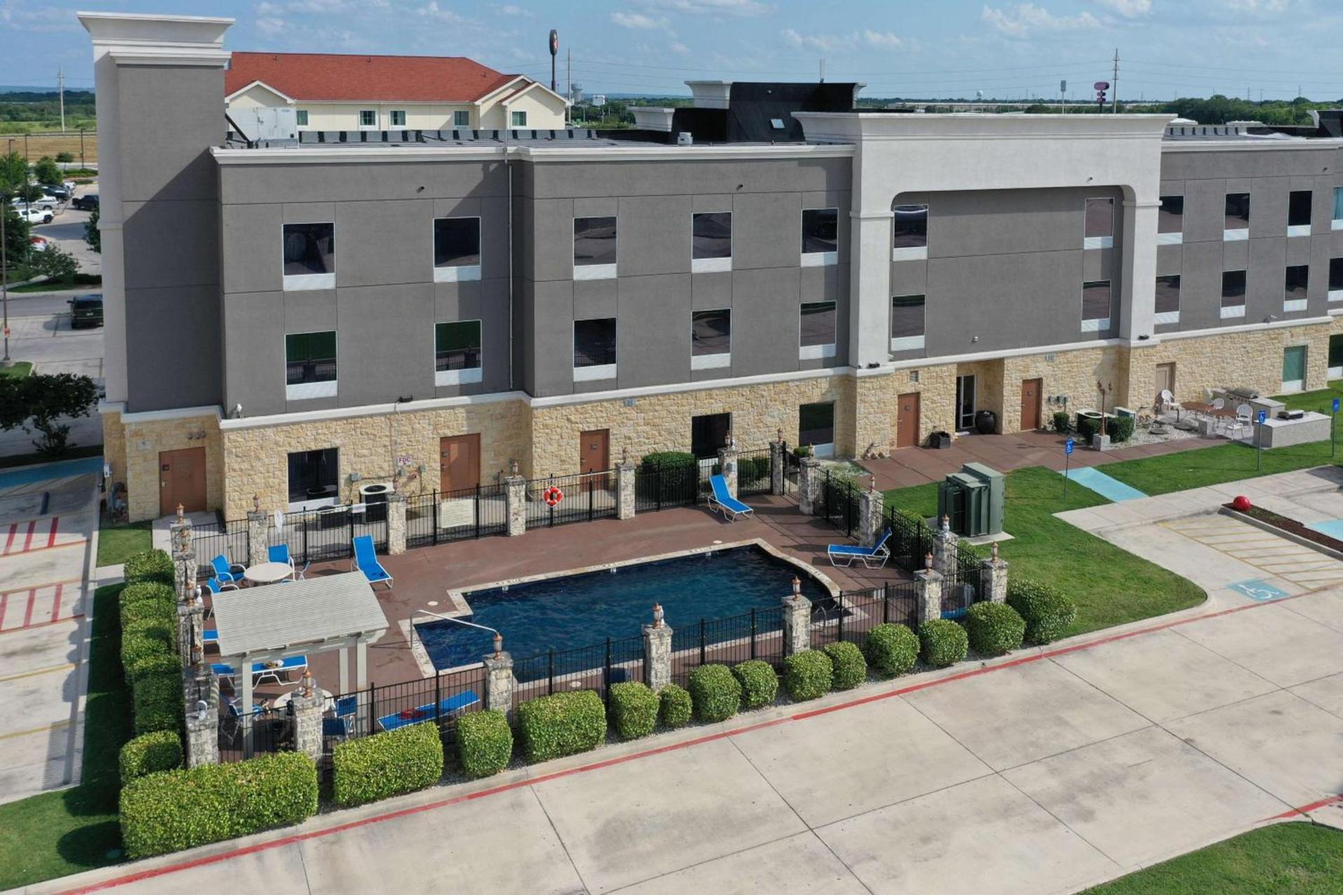 Hampton Inn Seguin photo 4