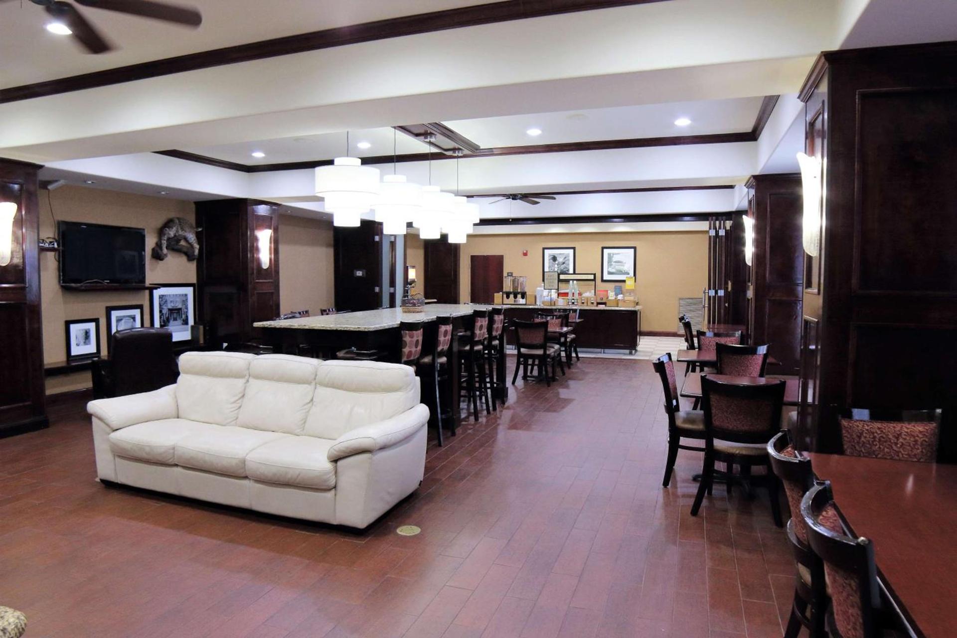 Hampton Inn Seguin photo 10