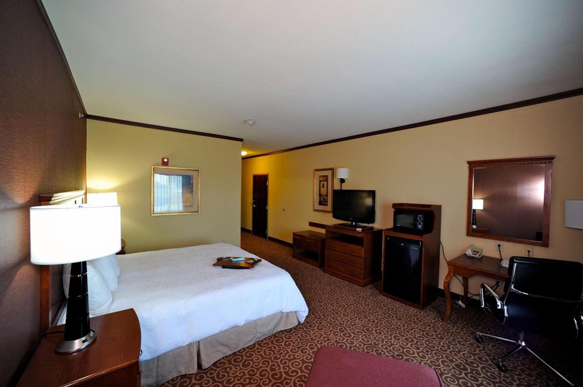 Hampton Inn Seguin photo 13