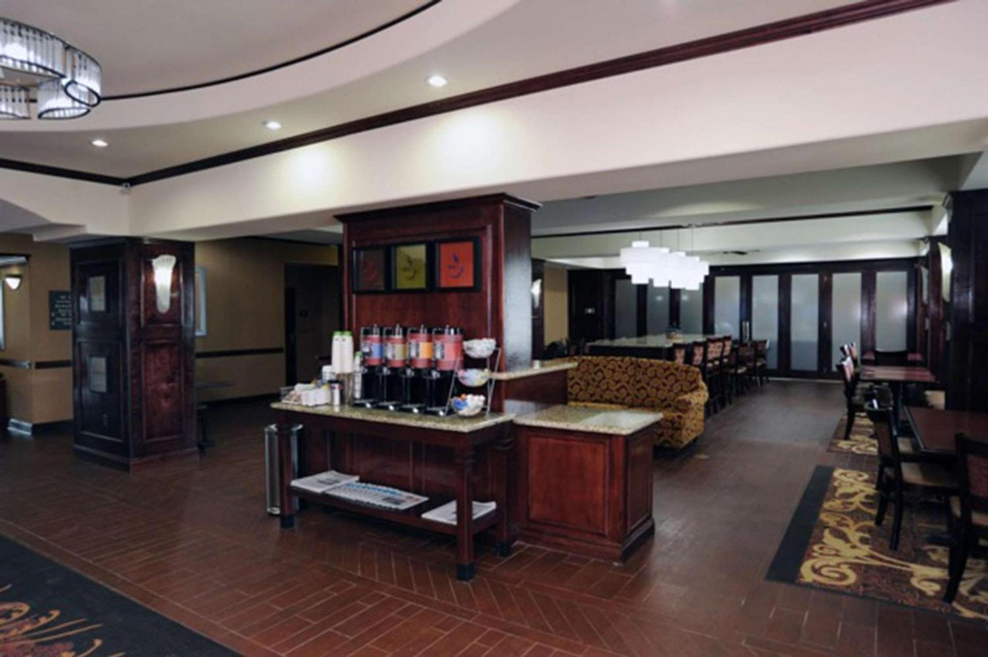 Hampton Inn Seguin photo 15
