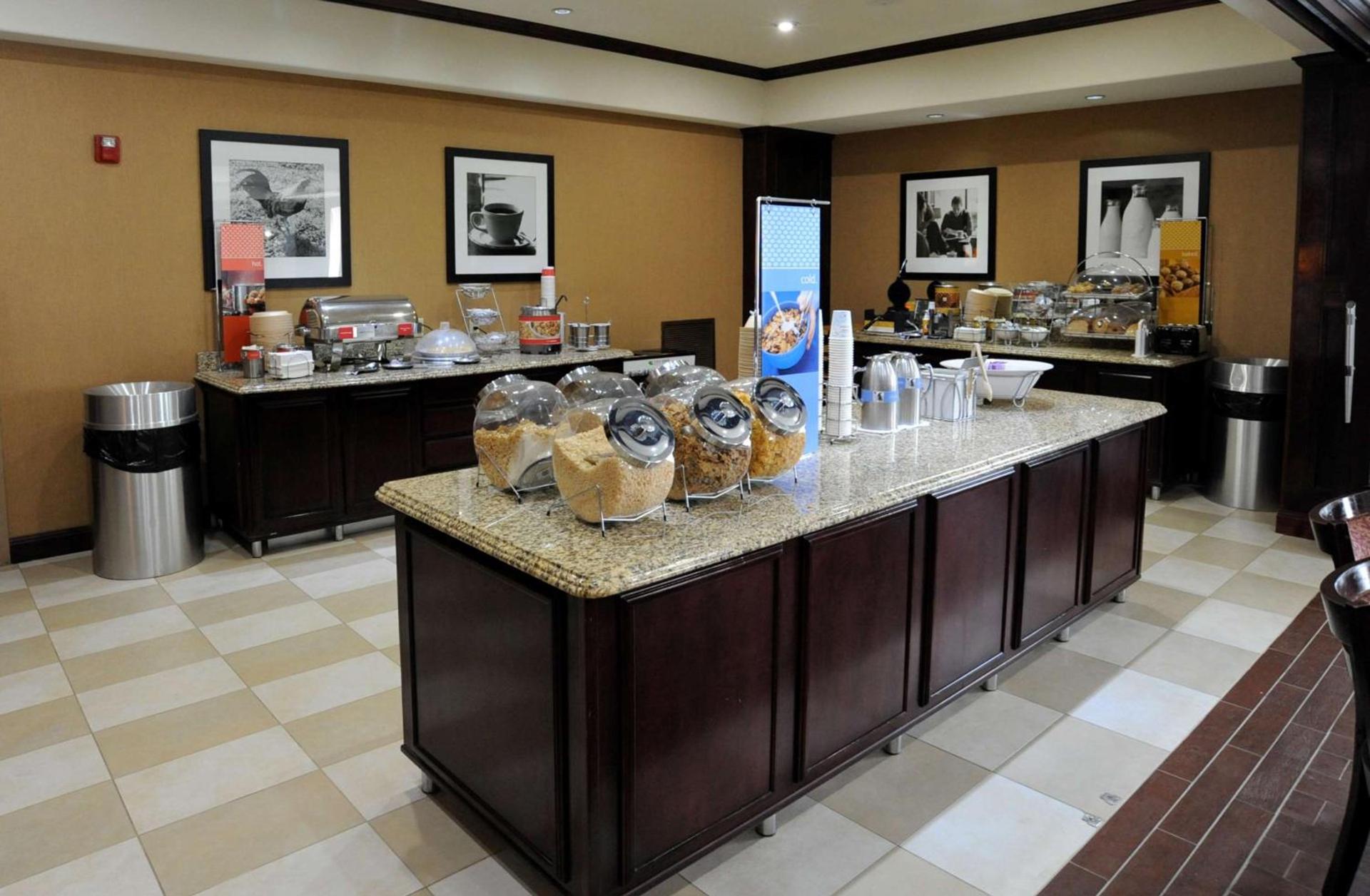 Hampton Inn Seguin photo 16