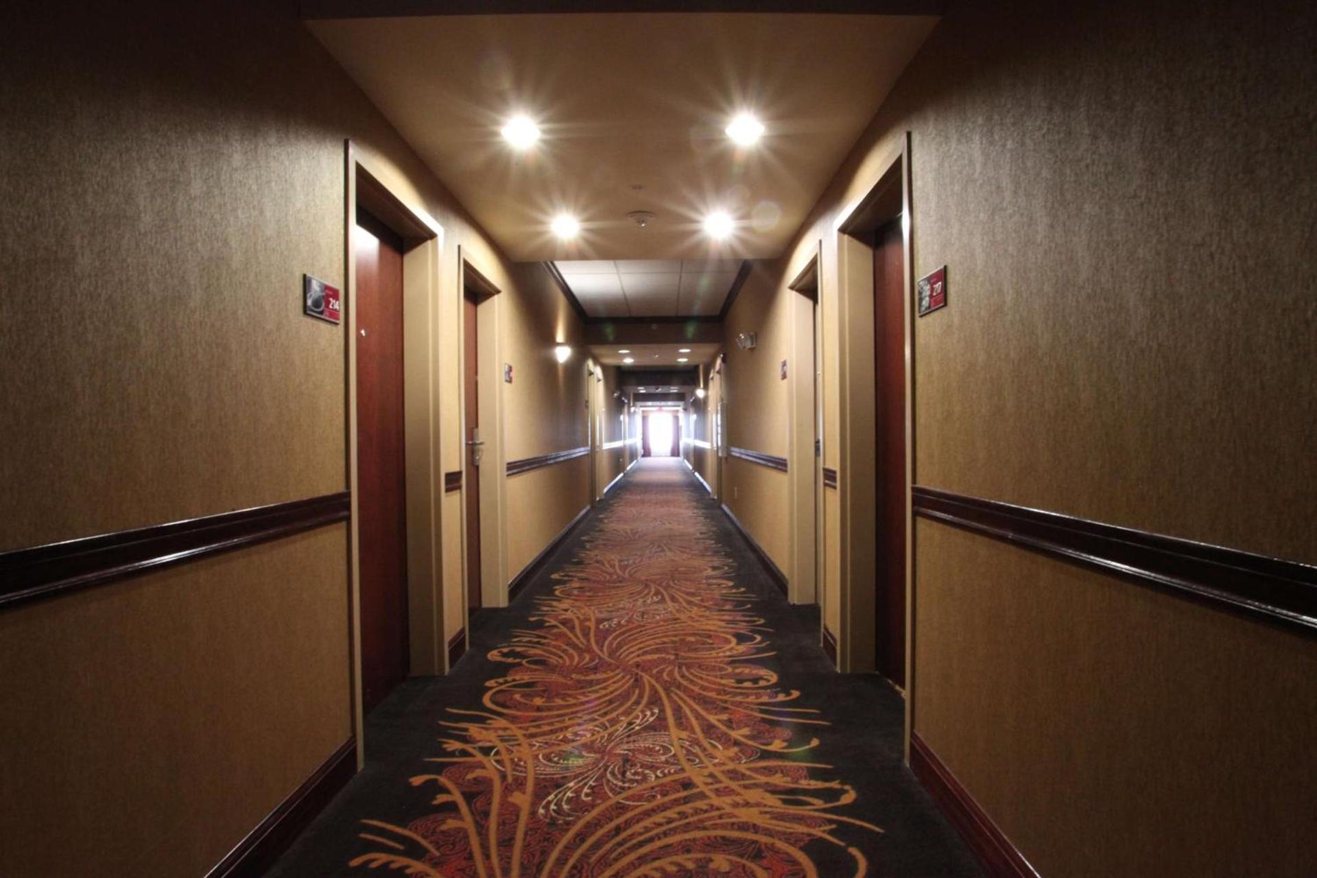 Hampton Inn Seguin photo 17