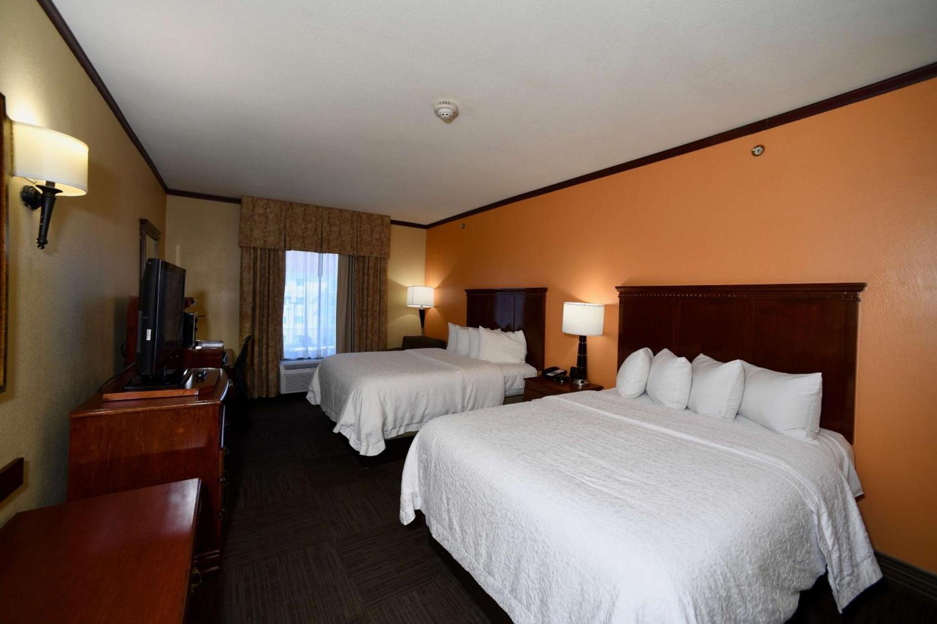Hampton Inn Seguin photo 26