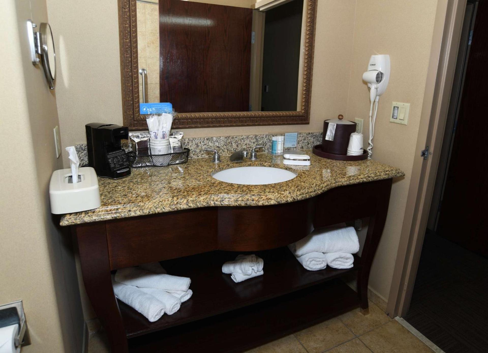 Hampton Inn Seguin photo 27