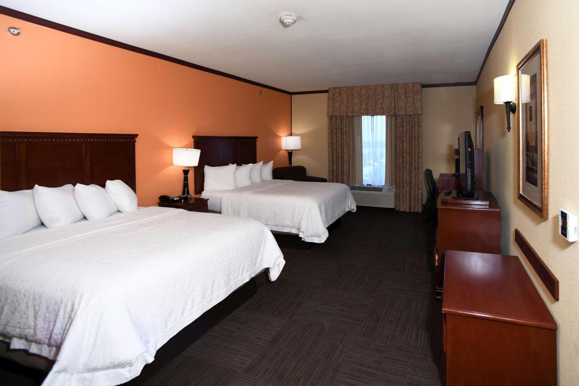 Hampton Inn Seguin photo 33
