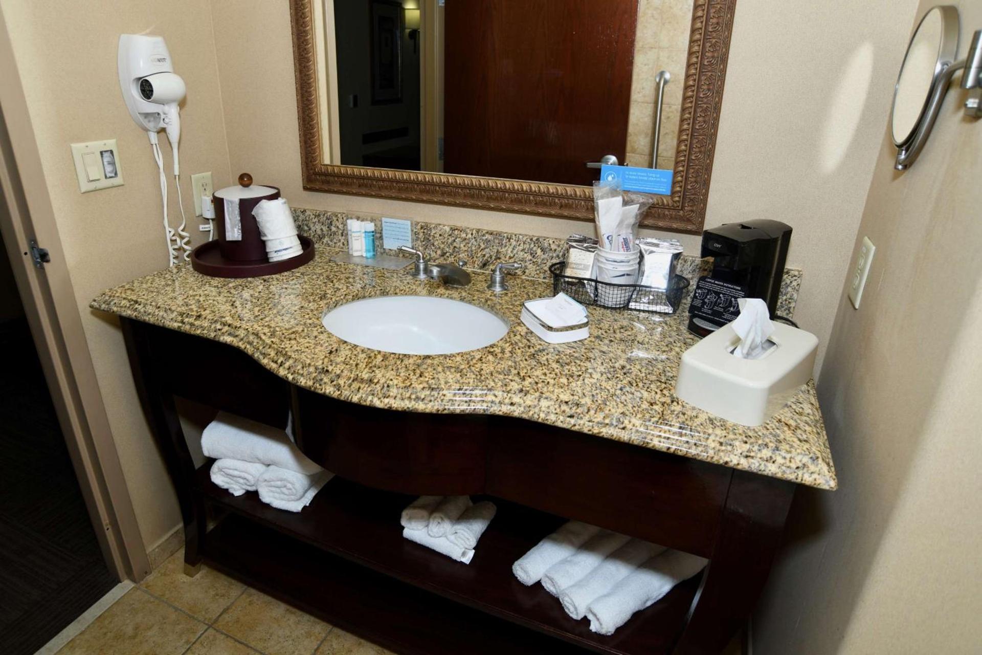 Hampton Inn Seguin photo 34