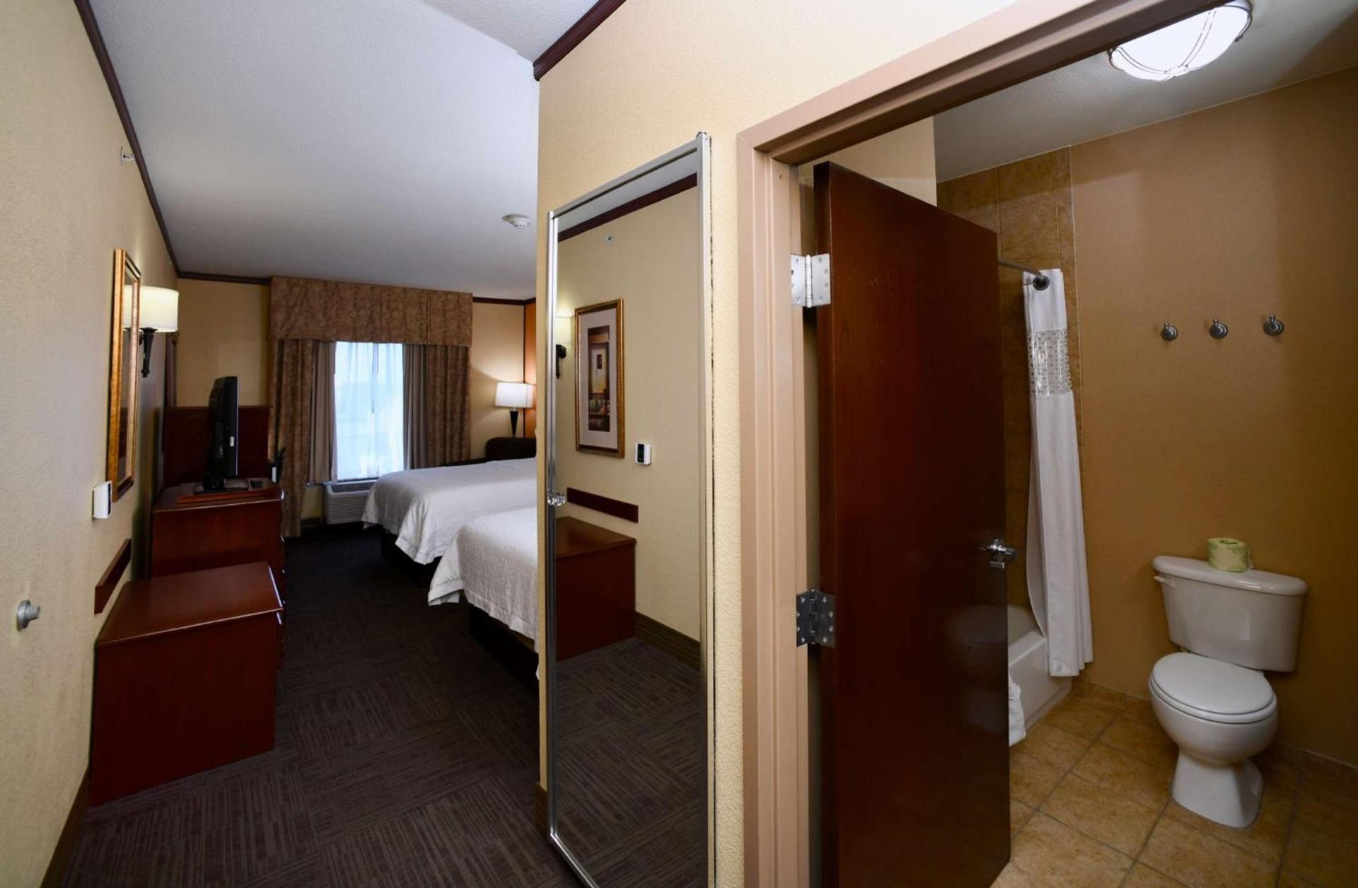 Hampton Inn Seguin photo 37
