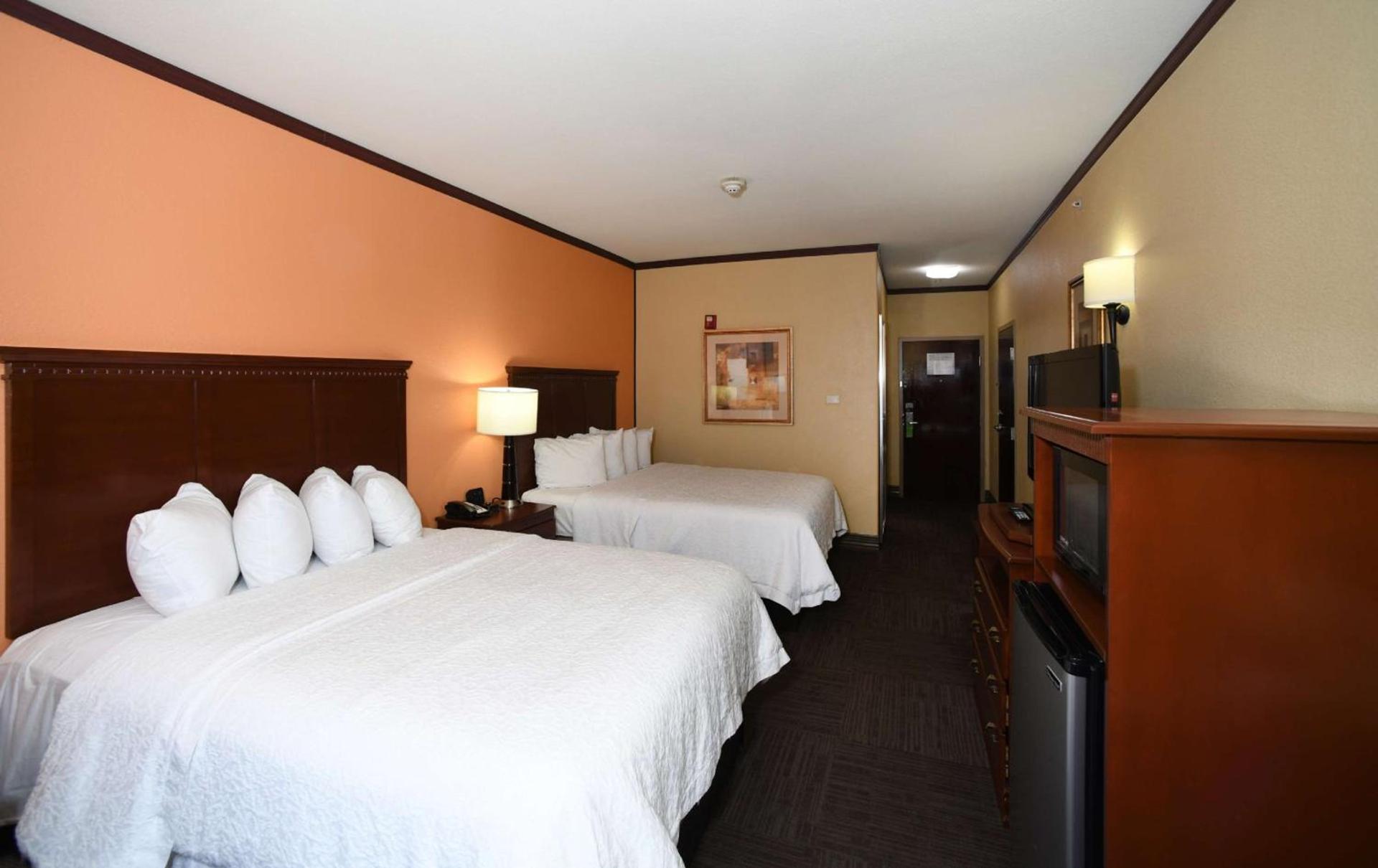 Hampton Inn Seguin photo 38