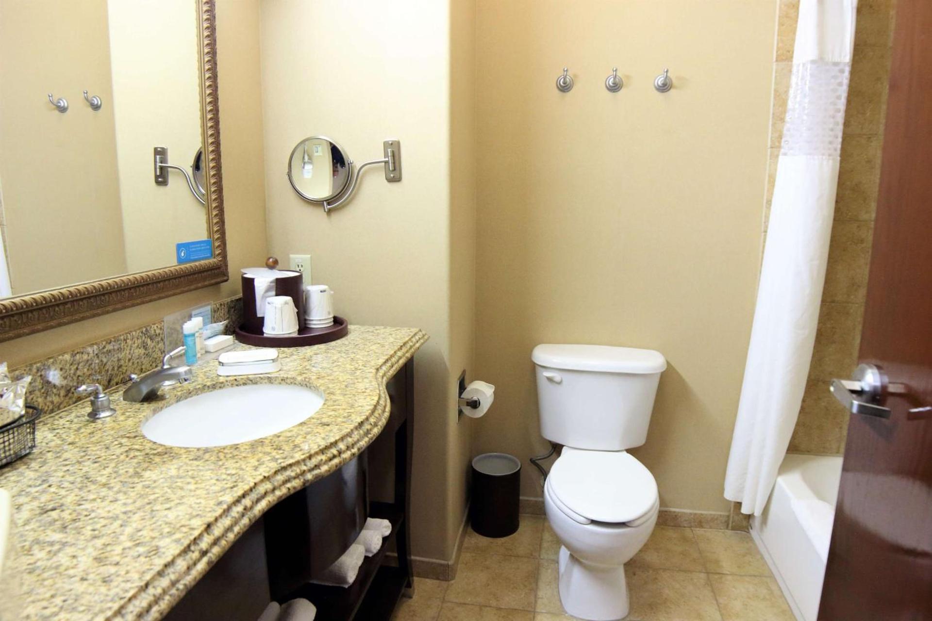 Hampton Inn Seguin photo 41