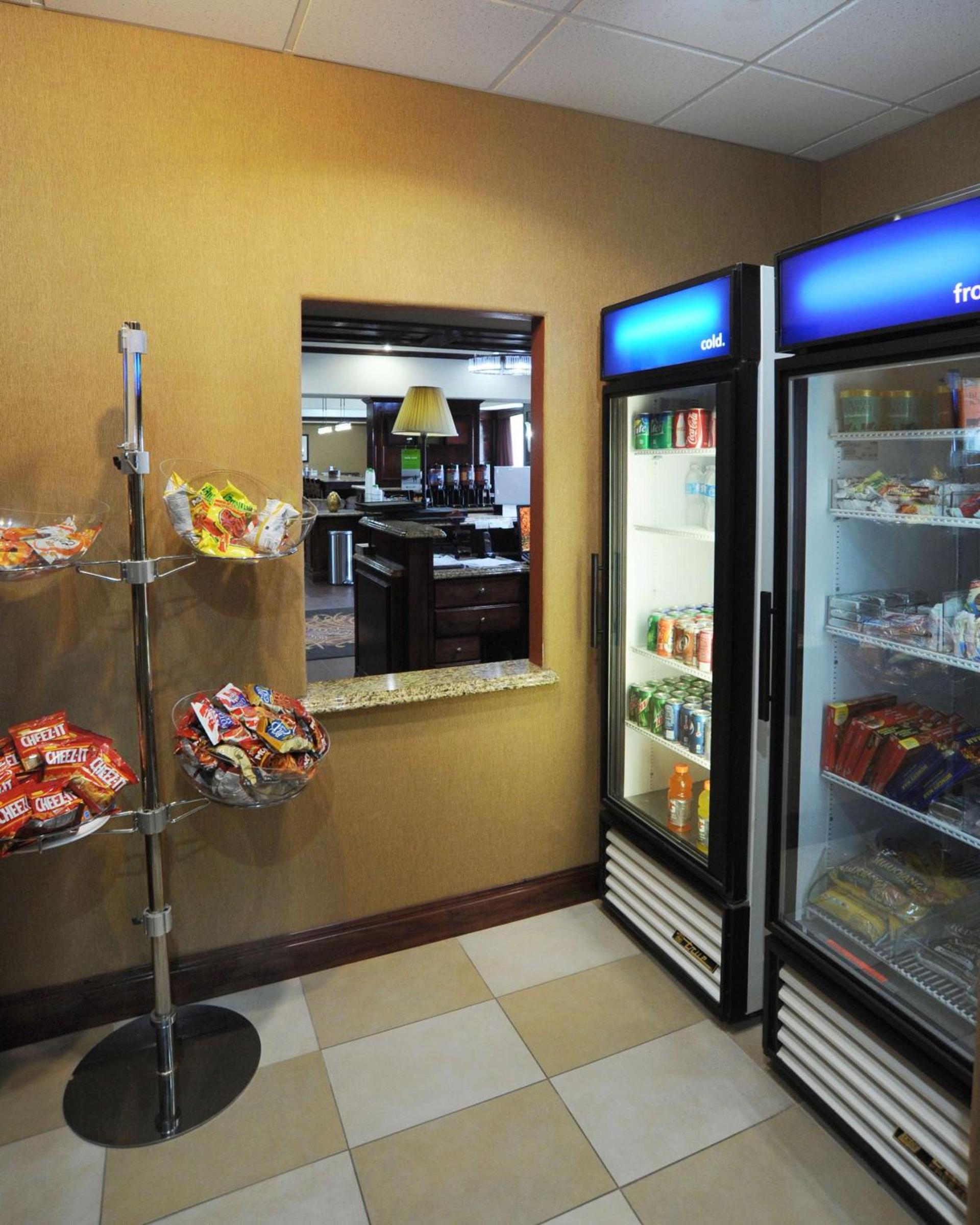Hampton Inn Seguin photo 51