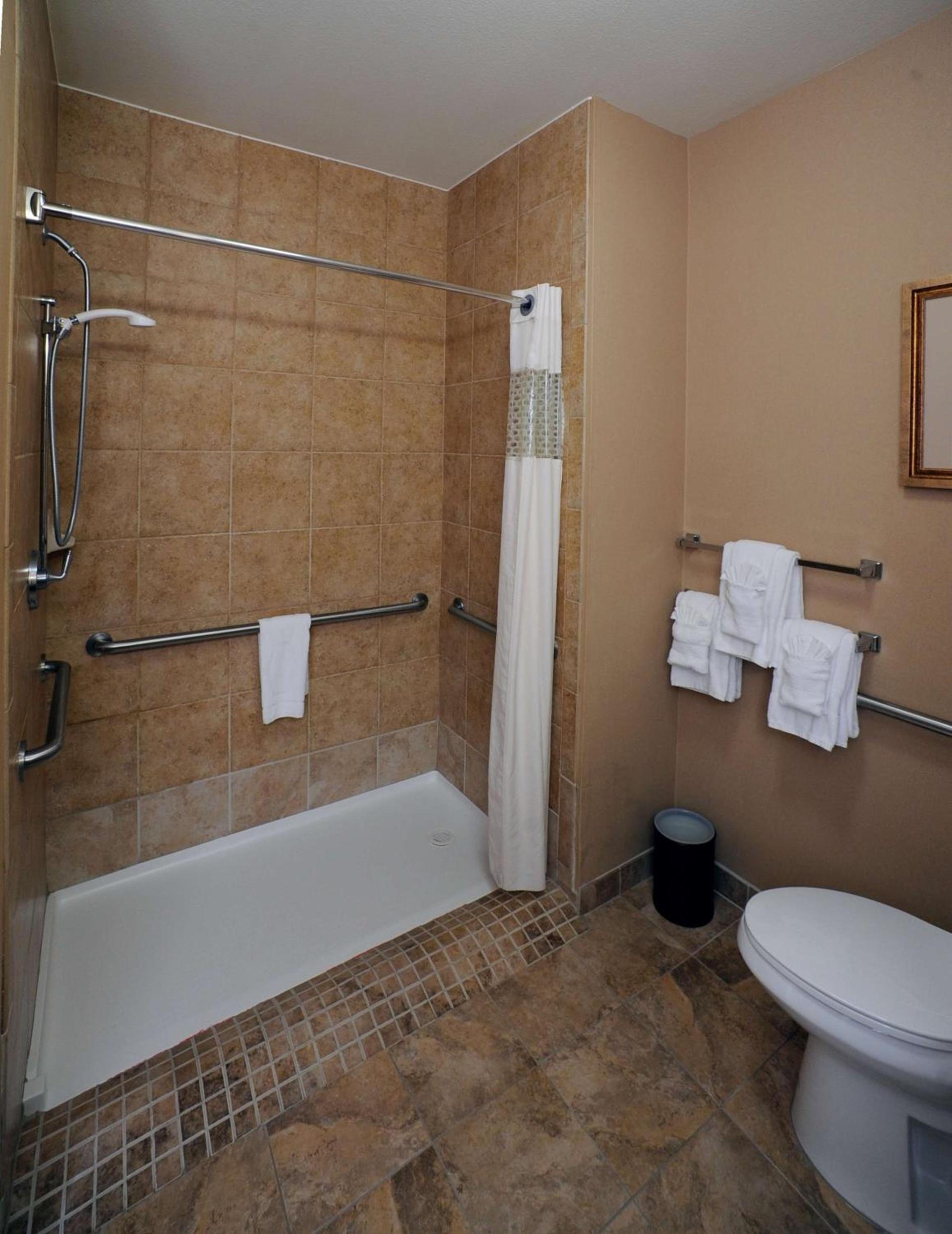 Hampton Inn Seguin photo 56