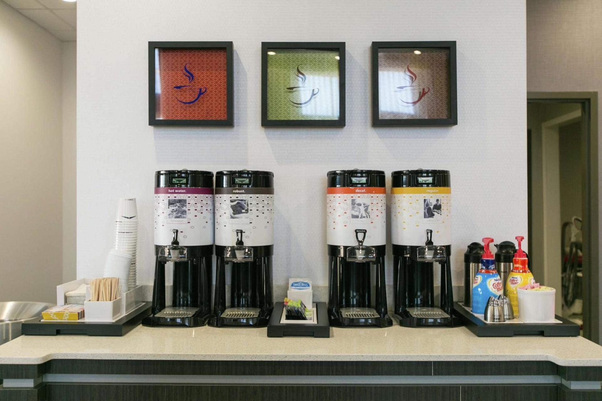 Hampton Inn & Suites Stroud photo 15