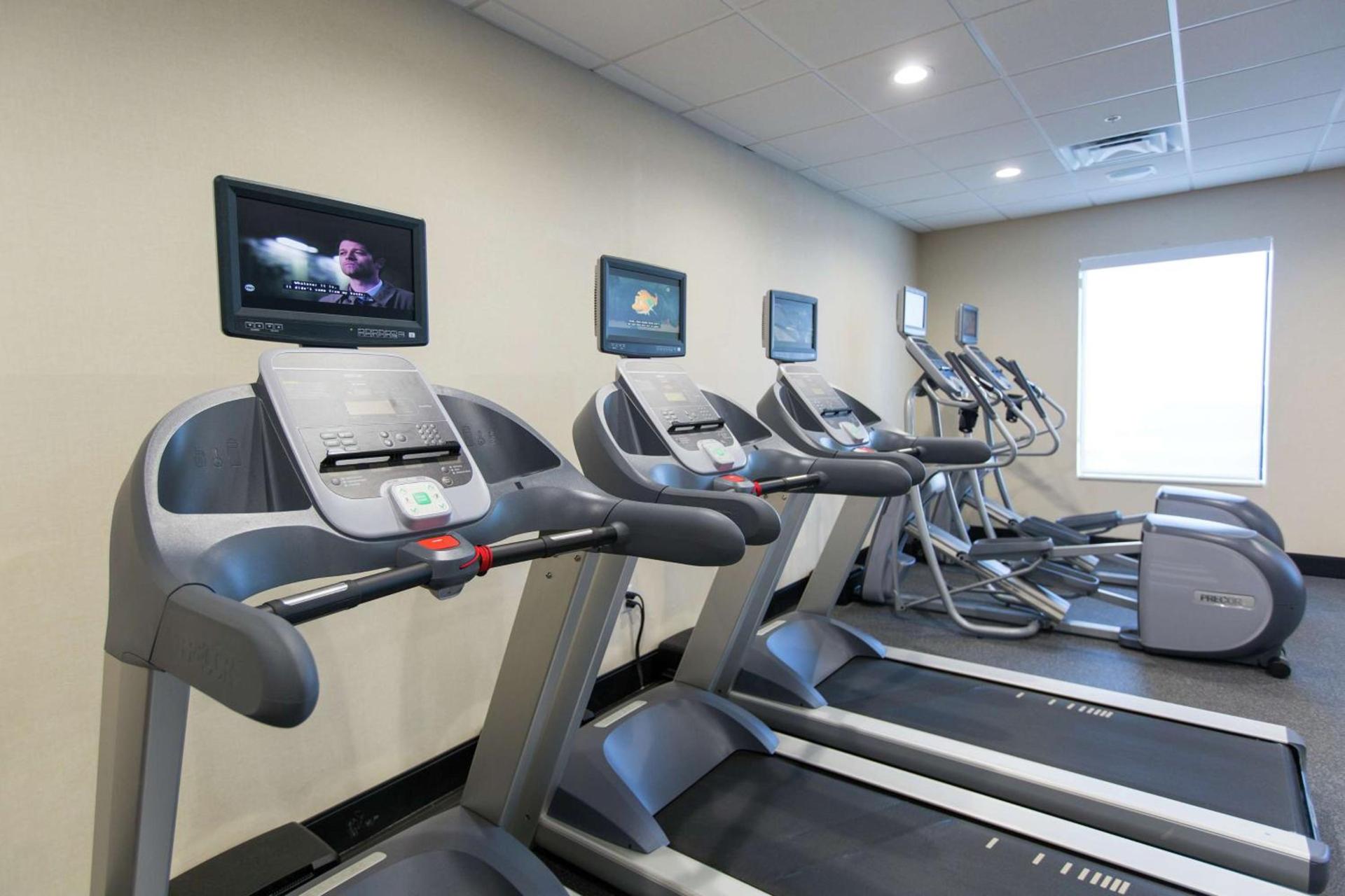 Hampton Inn & Suites Stroud photo 18