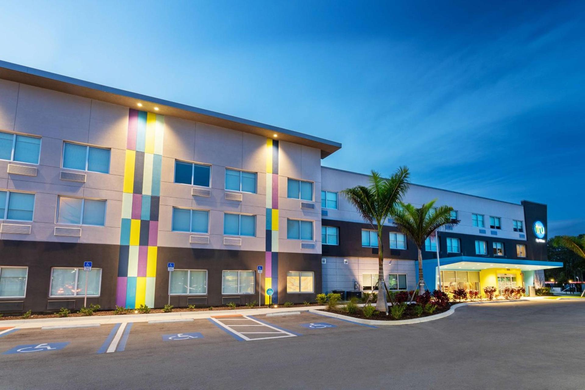 Tru By Hilton Bradenton I-75, FL photo 1