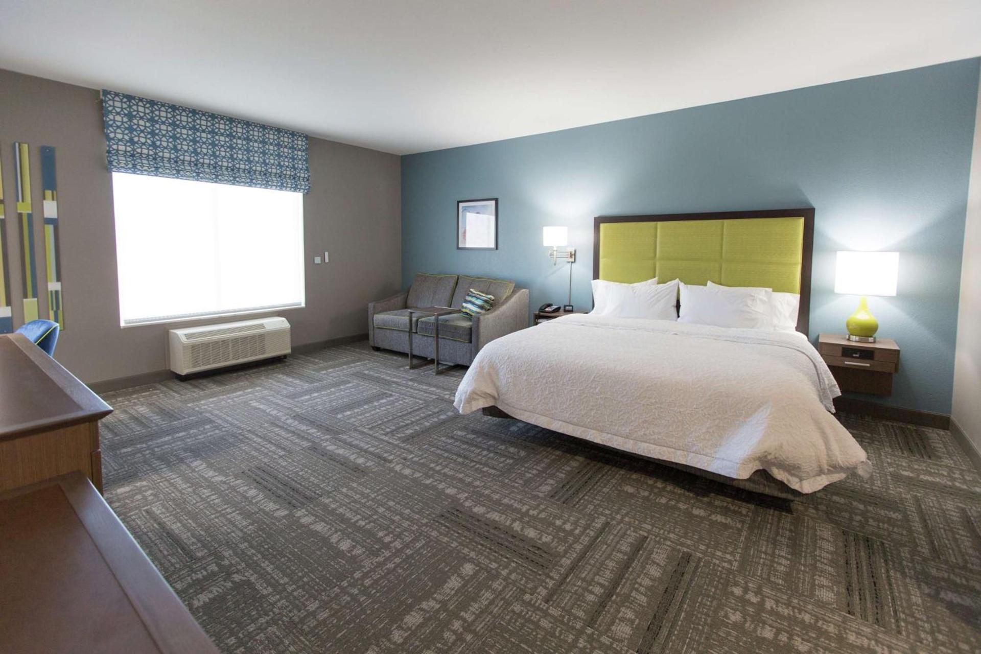 Hampton Inn & Suites Stroud photo 31