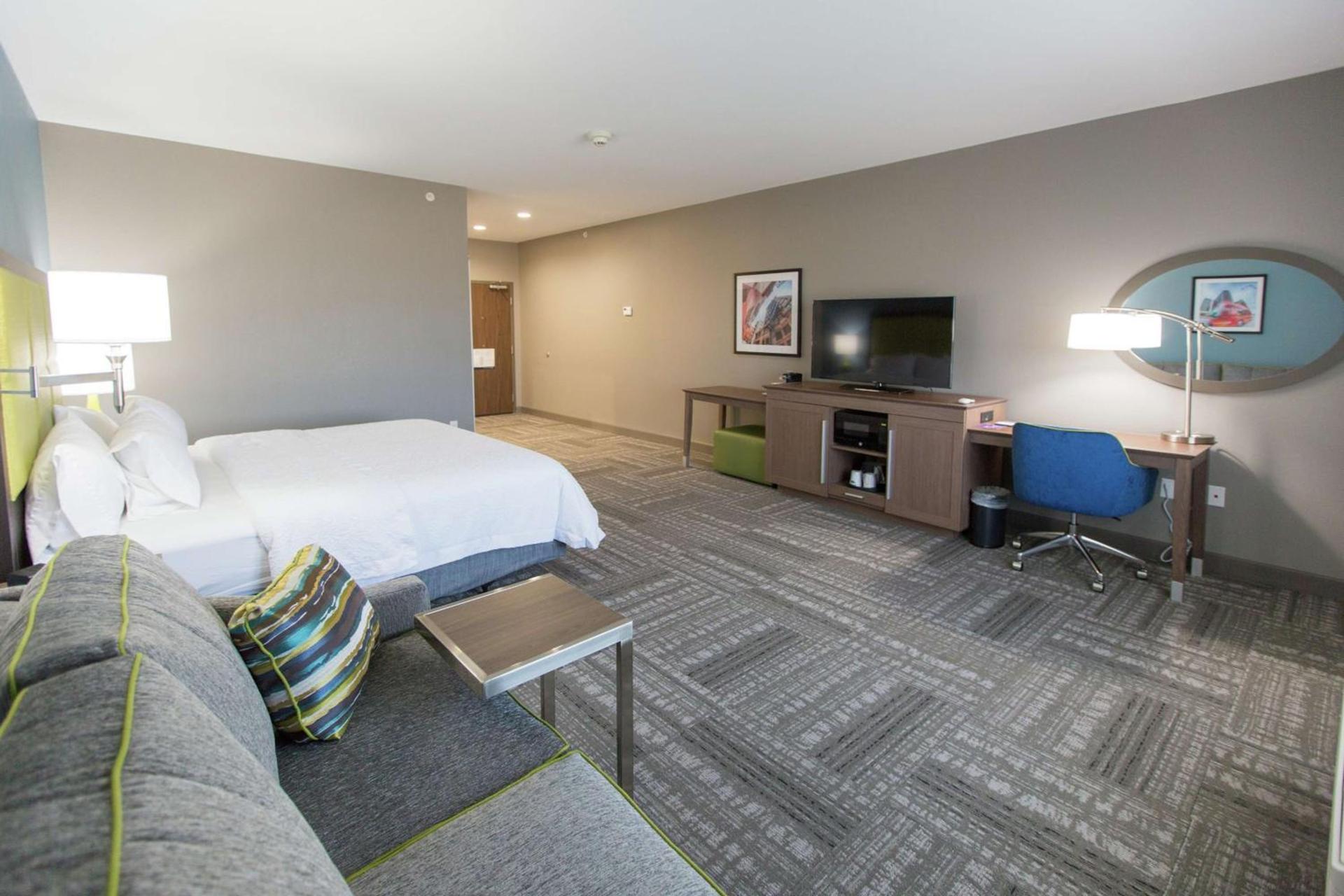 Hampton Inn & Suites Stroud photo 34