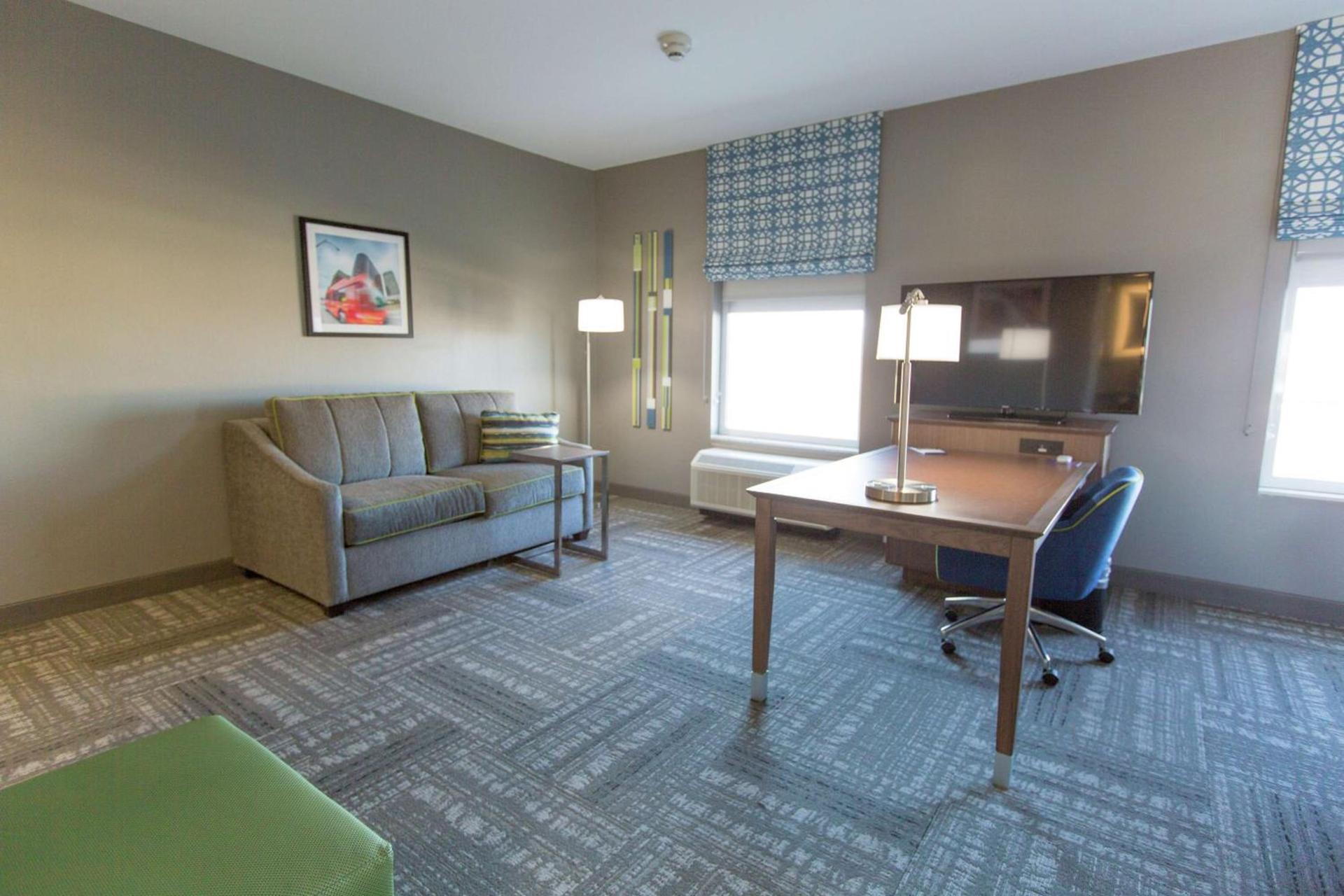 Hampton Inn & Suites Stroud photo 40