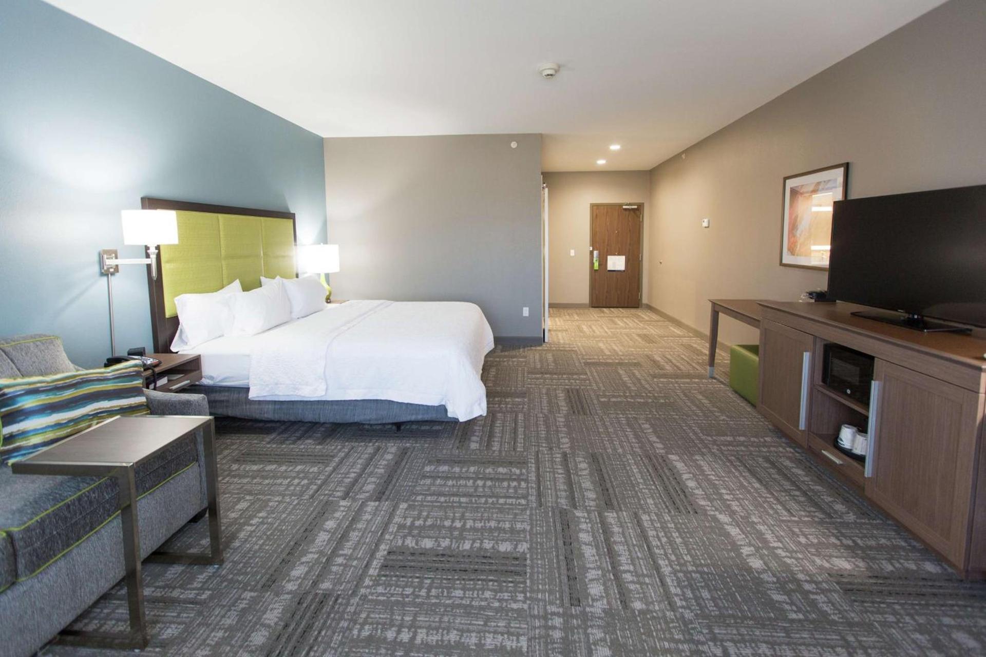 Hampton Inn & Suites Stroud photo 41