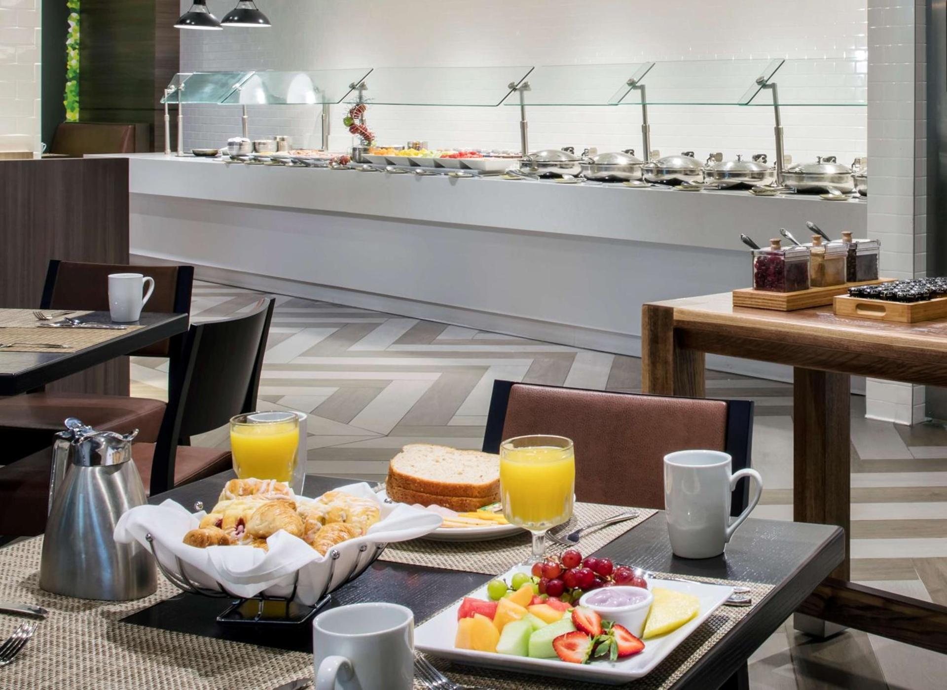 DoubleTree by Hilton Hotel Miami Airport & Convention Center photo 13