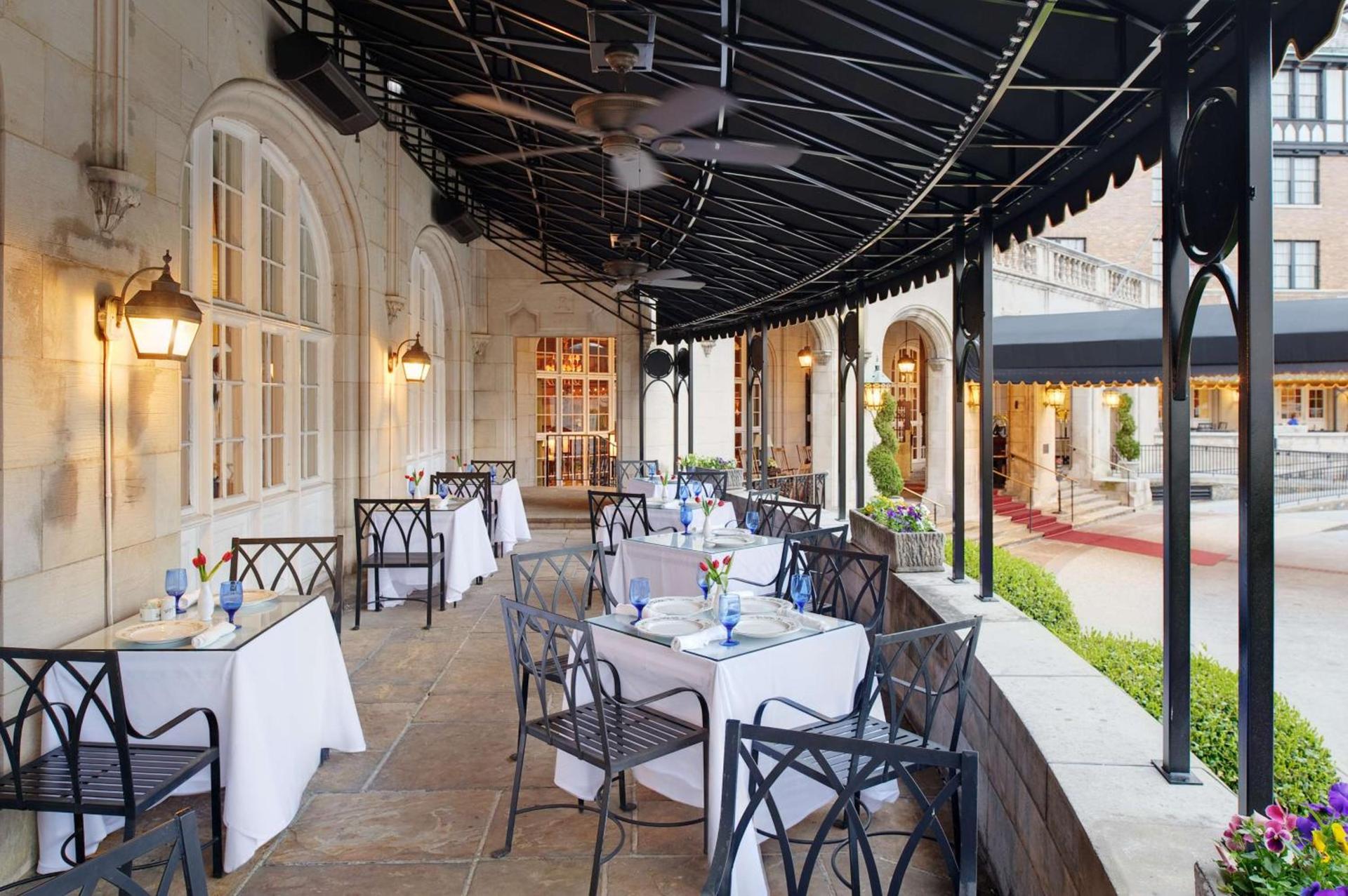 Hotel Roanoke & Conference Center, Curio Collection by Hilton photo 7