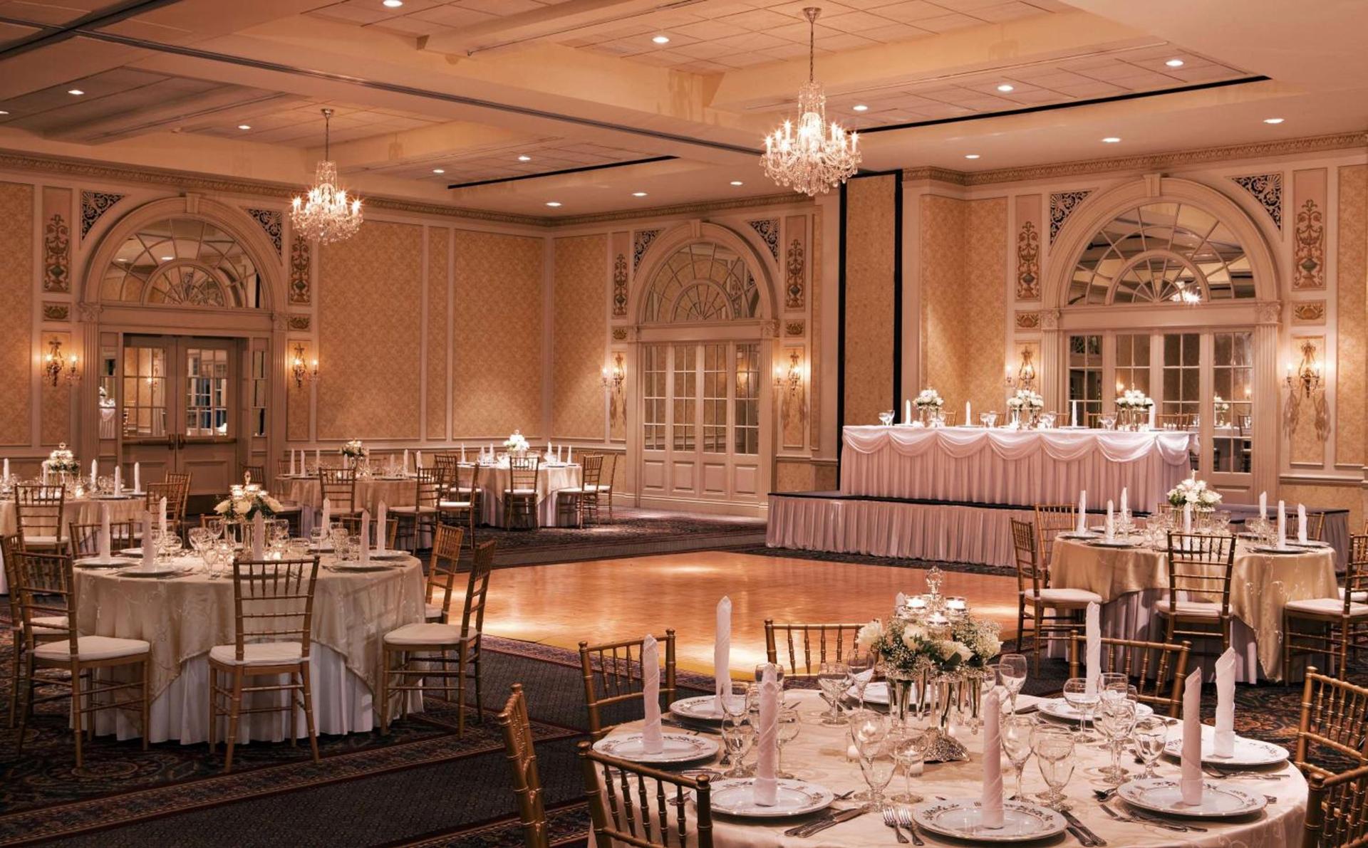 Hotel Roanoke & Conference Center, Curio Collection by Hilton photo 8