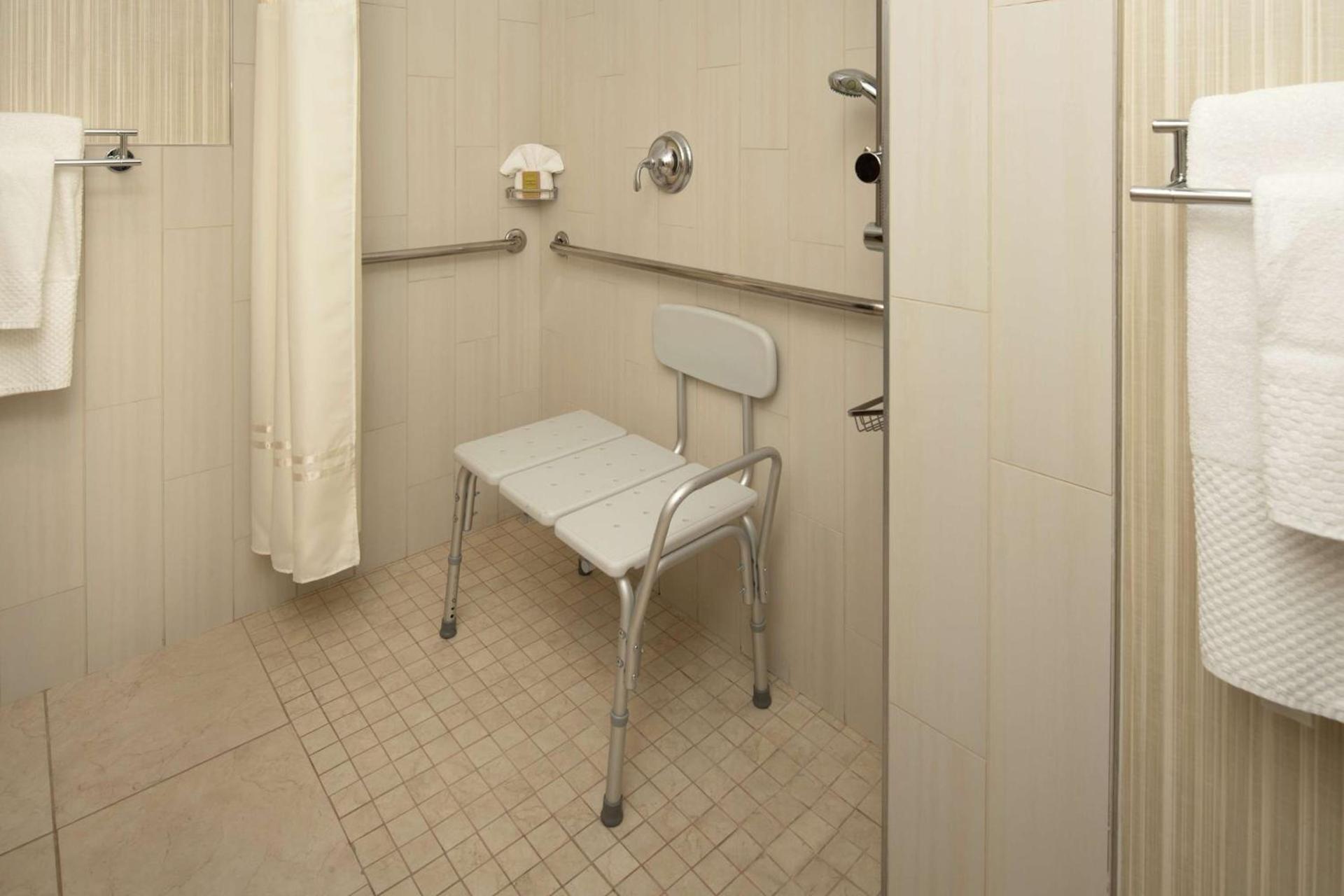 DoubleTree Suites by Hilton Seattle Airport/Southcenter photo 14