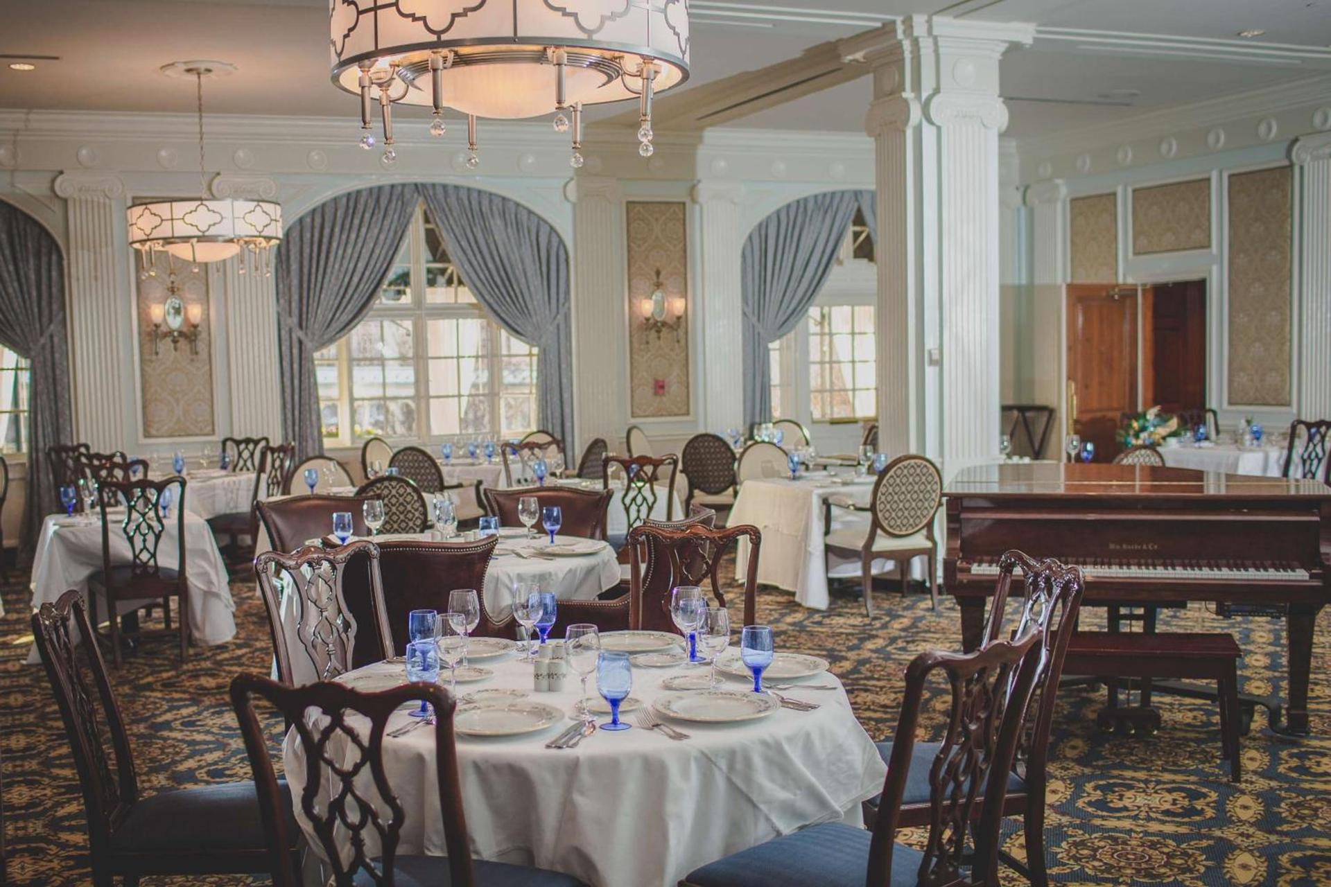 Hotel Roanoke & Conference Center, Curio Collection by Hilton photo 9