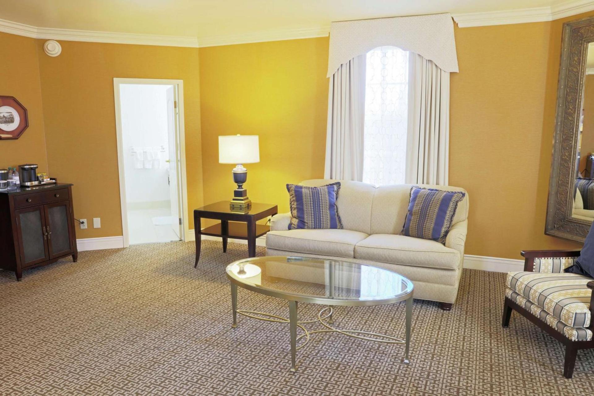Hotel Roanoke & Conference Center, Curio Collection by Hilton photo 12