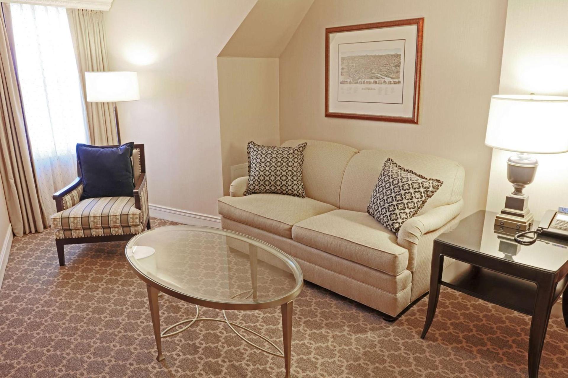 Hotel Roanoke & Conference Center, Curio Collection by Hilton photo 13