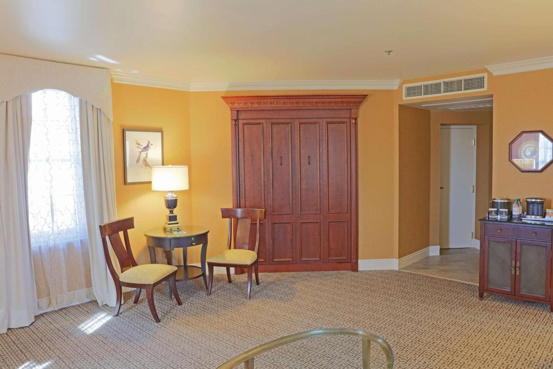 Hotel Roanoke & Conference Center, Curio Collection by Hilton photo 15
