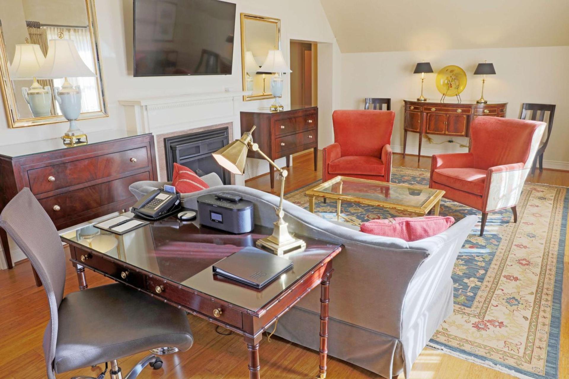 Hotel Roanoke & Conference Center, Curio Collection by Hilton photo 17