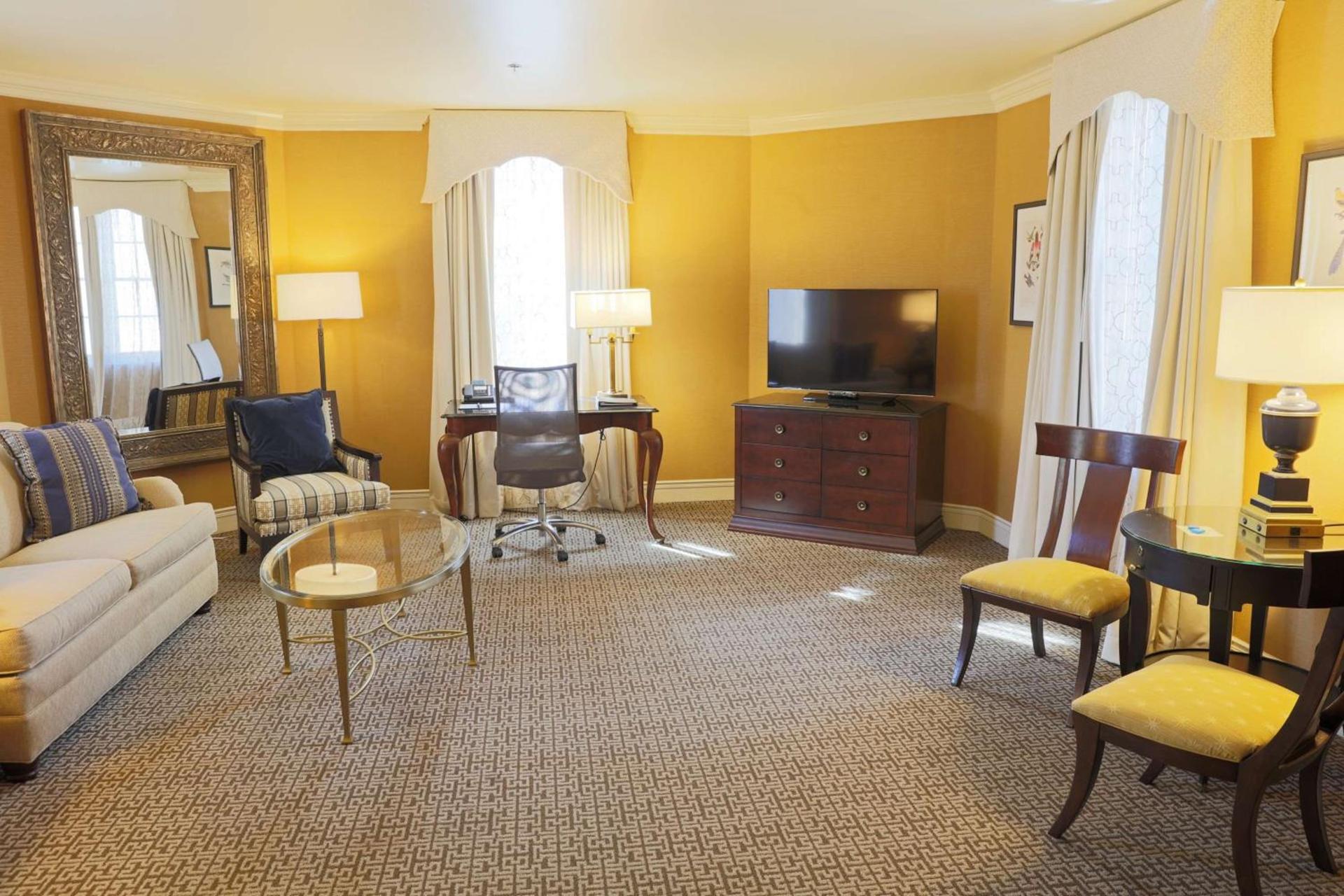 Hotel Roanoke & Conference Center, Curio Collection by Hilton photo 20