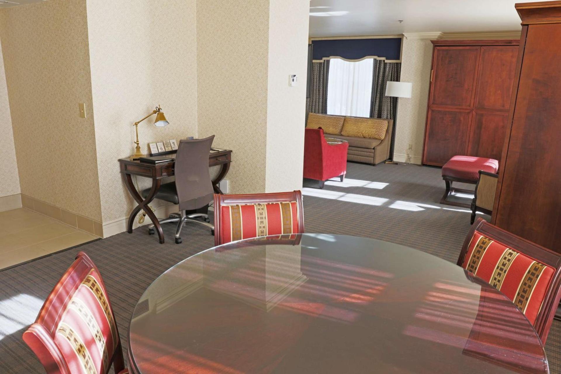 Hotel Roanoke & Conference Center, Curio Collection by Hilton photo 25
