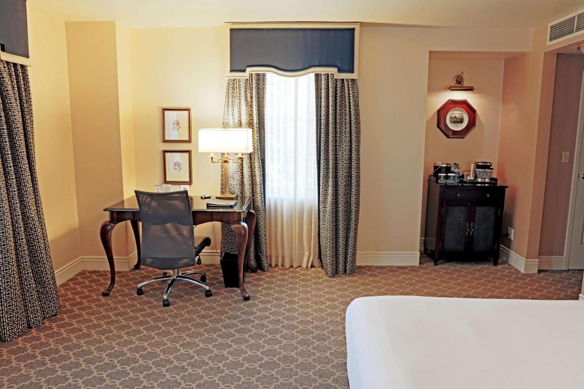 Hotel Roanoke & Conference Center, Curio Collection by Hilton photo 26