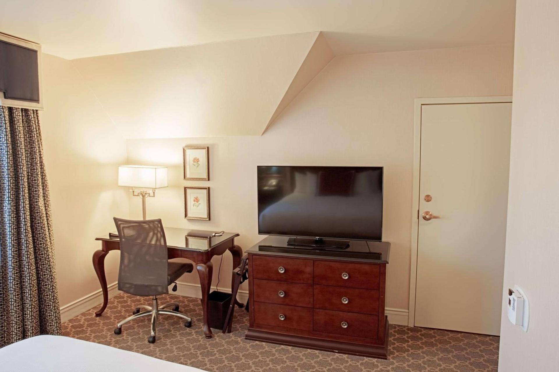 Hotel Roanoke & Conference Center, Curio Collection by Hilton photo 27