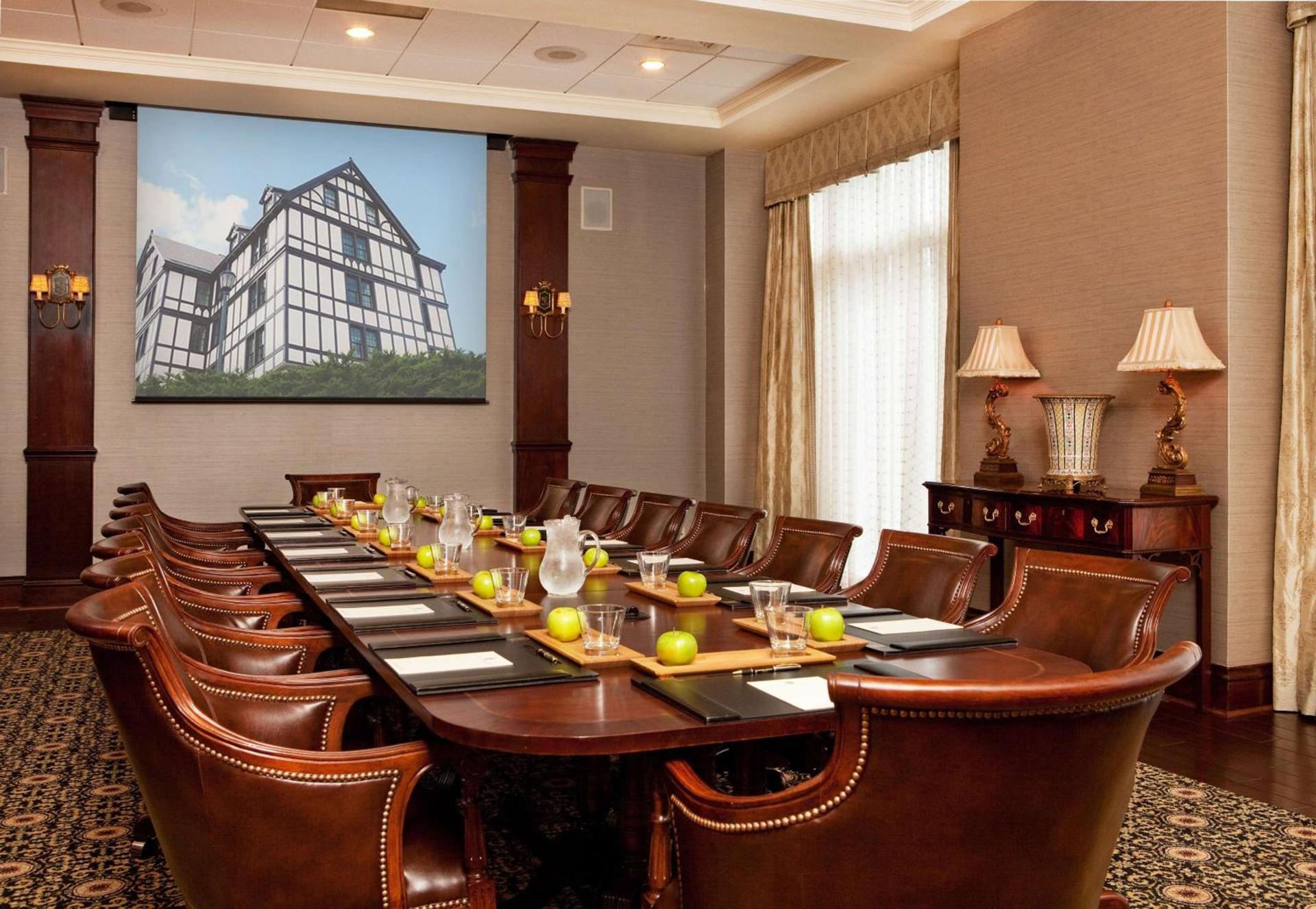 Hotel Roanoke & Conference Center, Curio Collection by Hilton photo 53