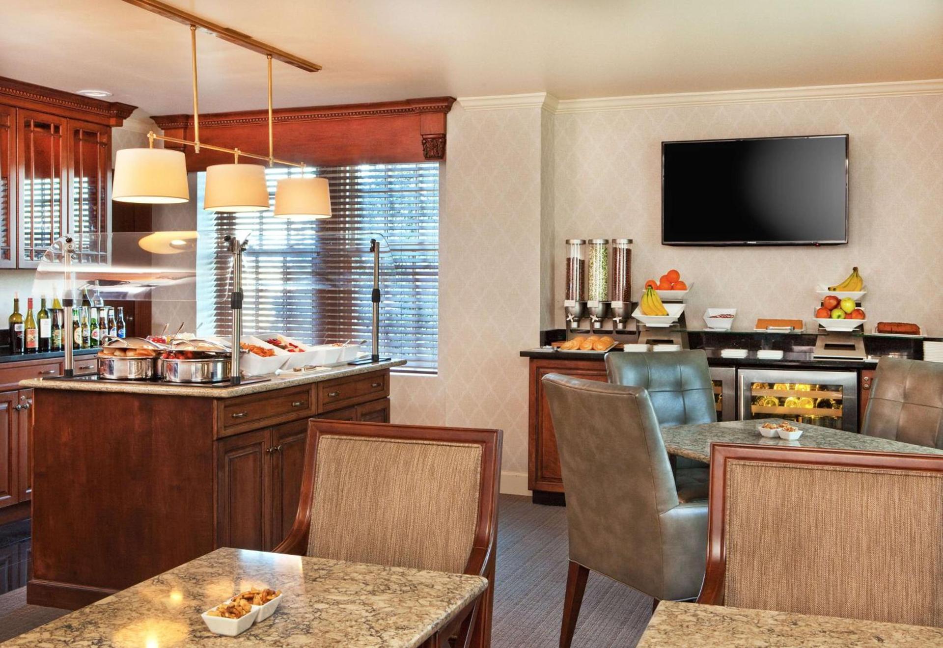 Hotel Roanoke & Conference Center, Curio Collection by Hilton photo 56