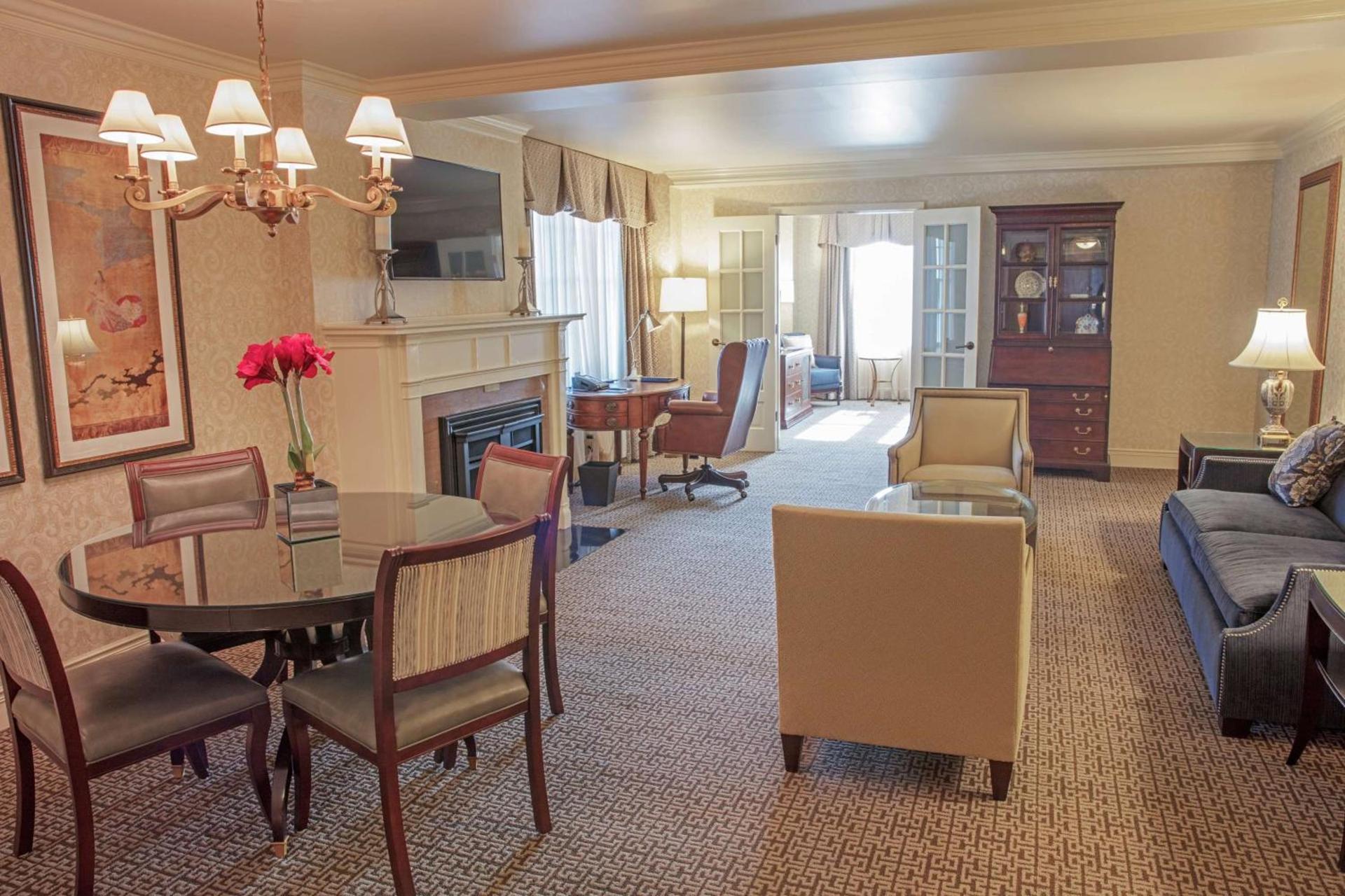Hotel Roanoke & Conference Center, Curio Collection by Hilton photo 58
