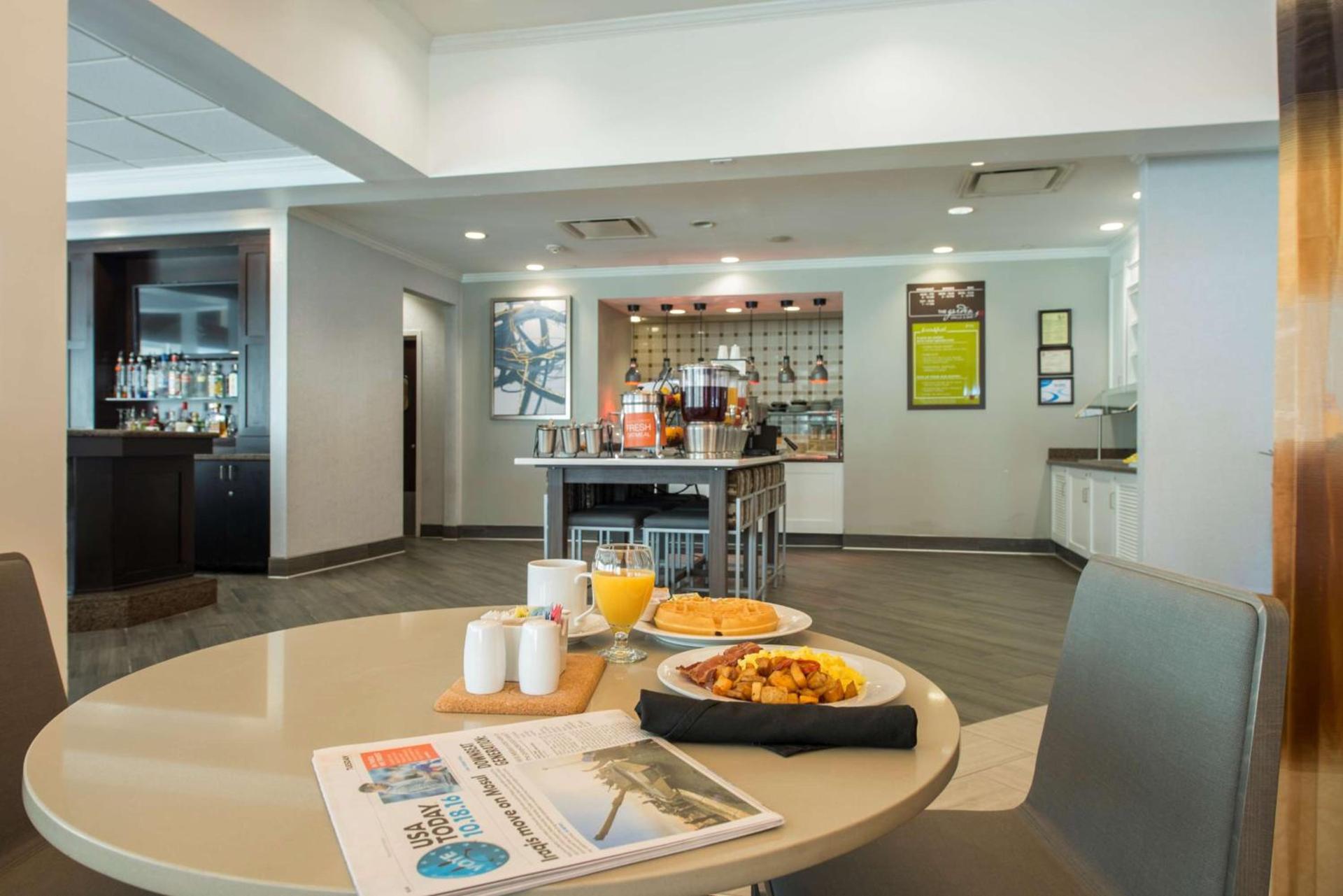 Hilton Garden Inn Atlanta Airport North photo 29