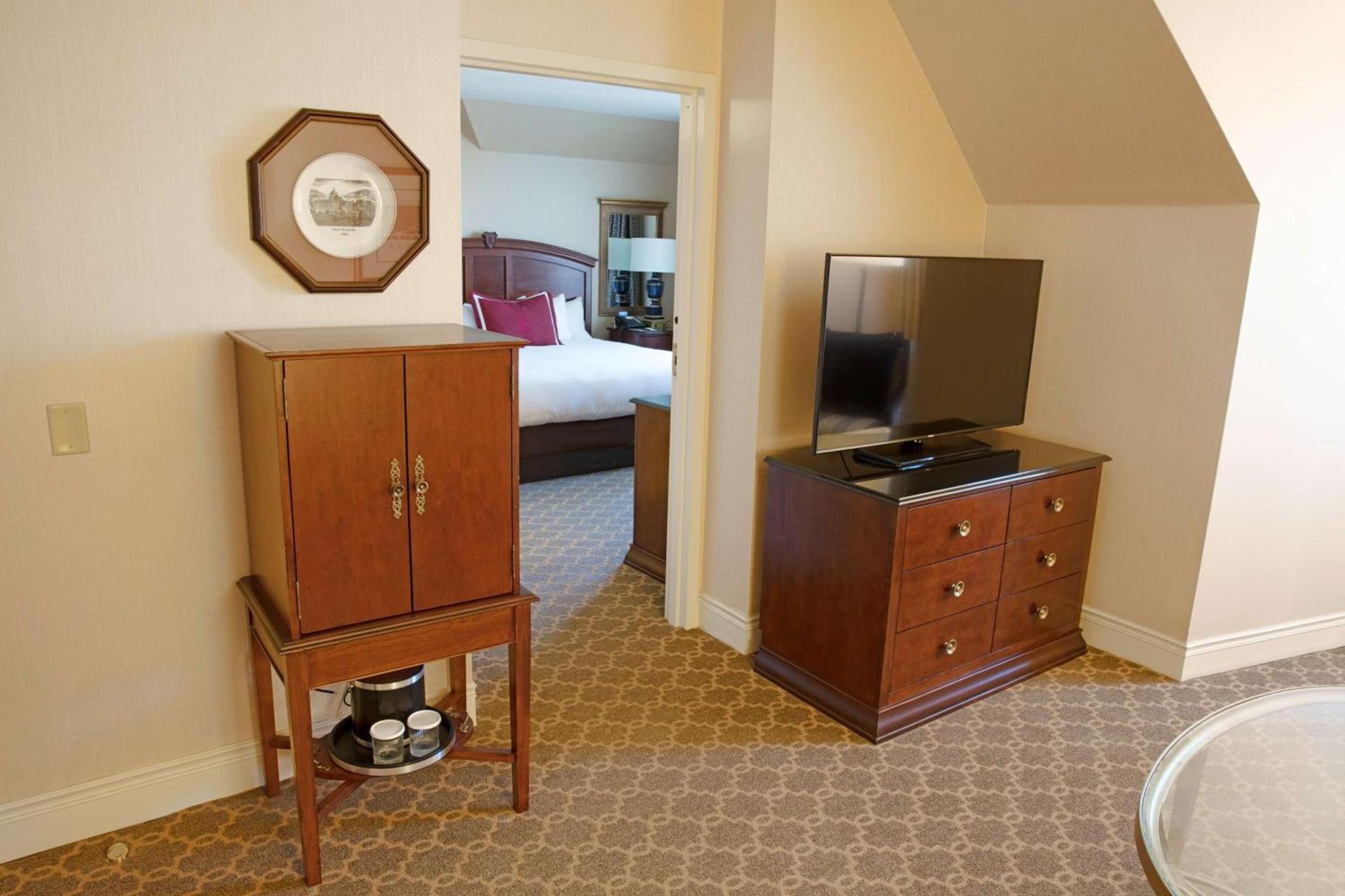 Hotel Roanoke & Conference Center, Curio Collection by Hilton photo 62