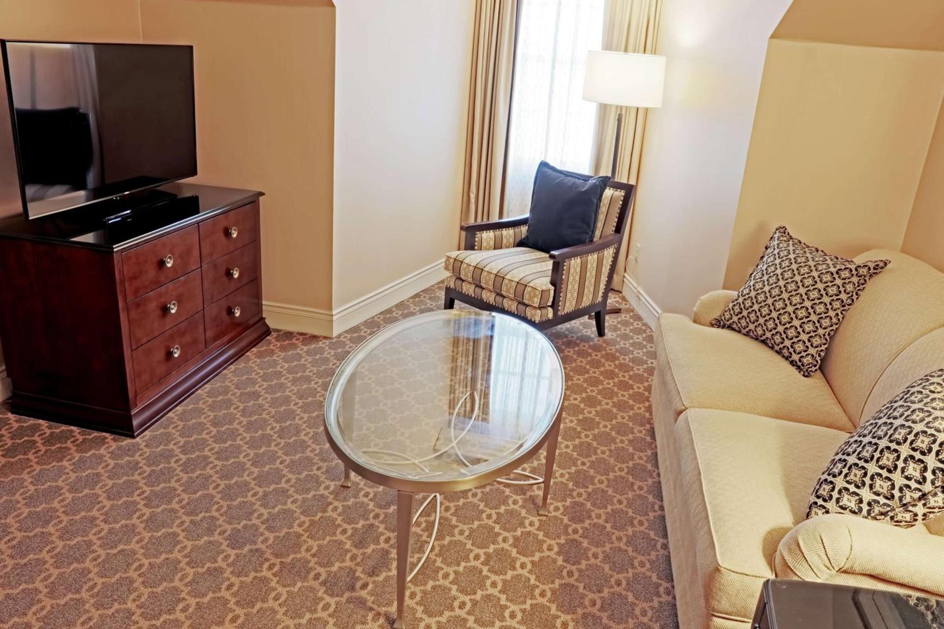 Hotel Roanoke & Conference Center, Curio Collection by Hilton photo 65