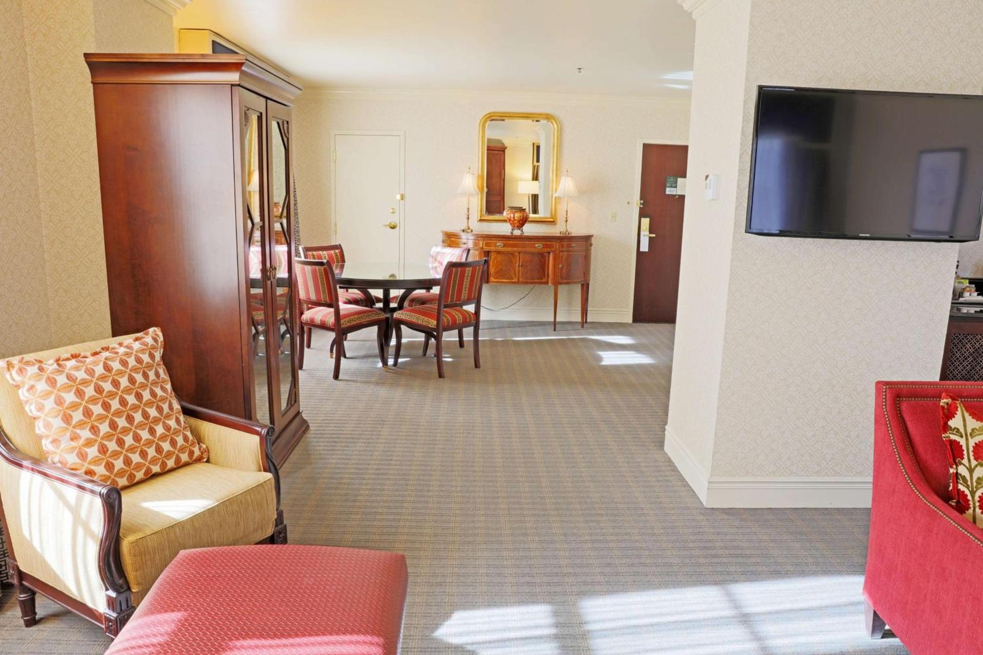 Hotel Roanoke & Conference Center, Curio Collection by Hilton photo 64