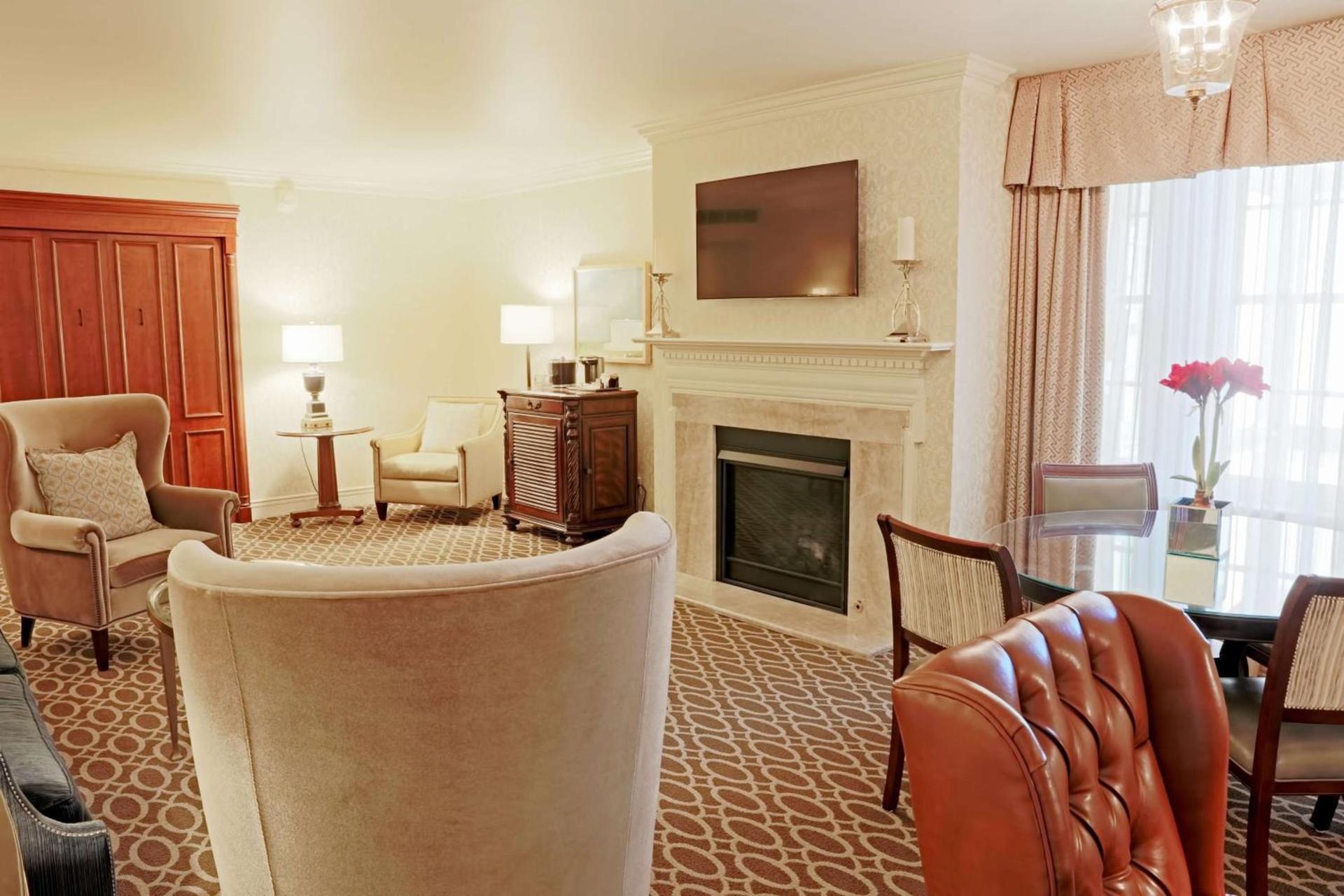 Hotel Roanoke & Conference Center, Curio Collection by Hilton photo 68