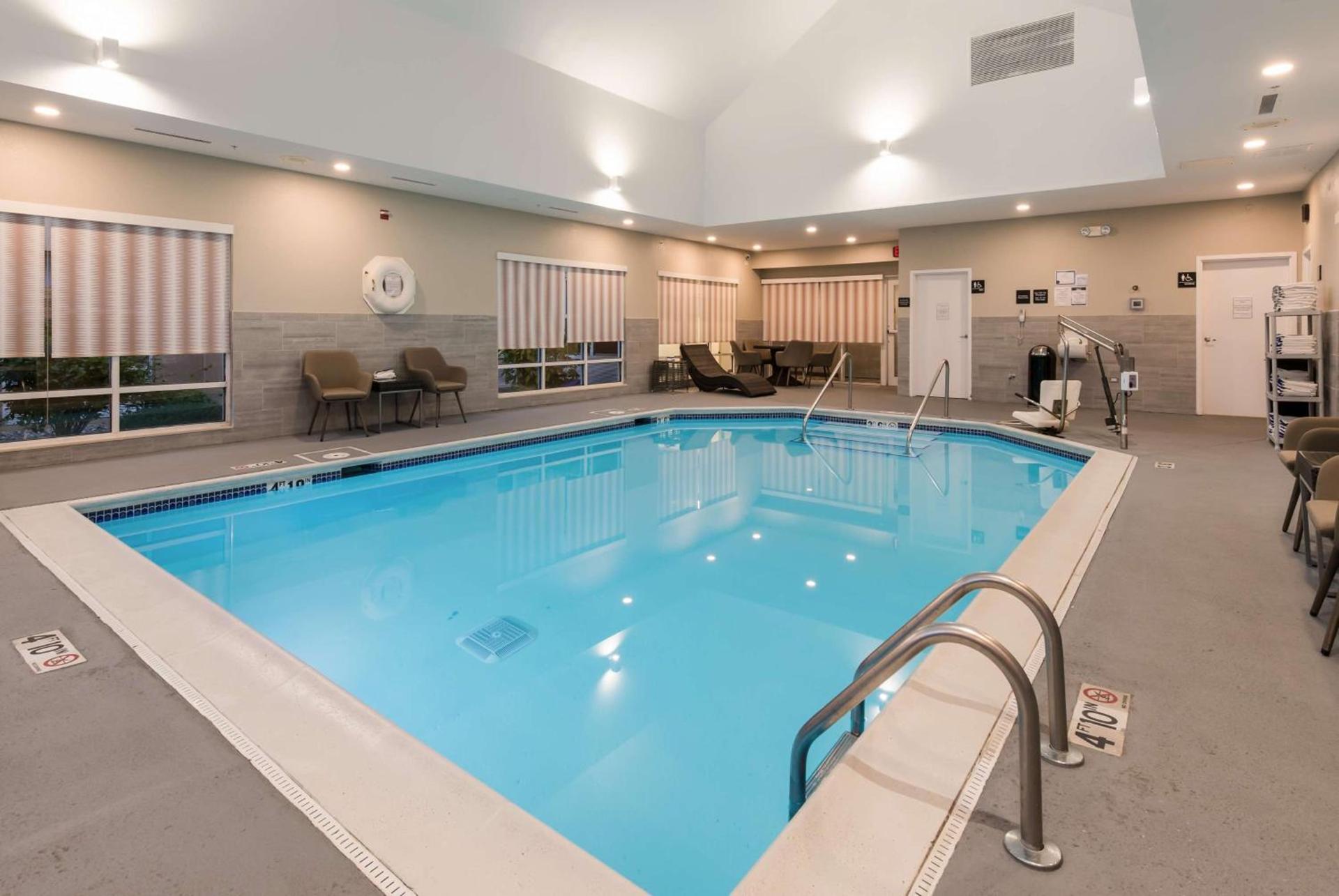 Hampton Inn & Suites Chicago-Hoffman Estates photo 8