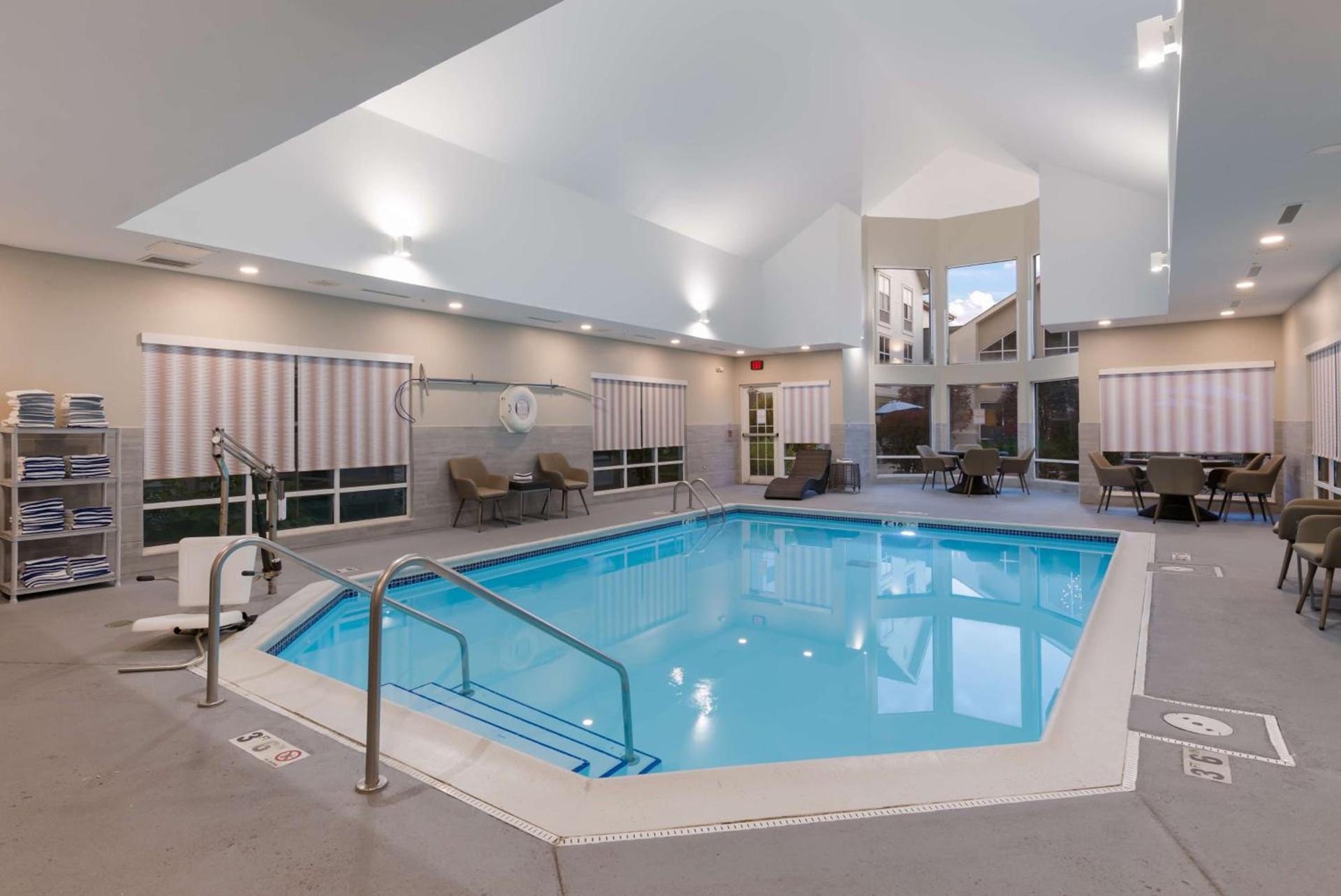 Hampton Inn & Suites Chicago-Hoffman Estates photo 9