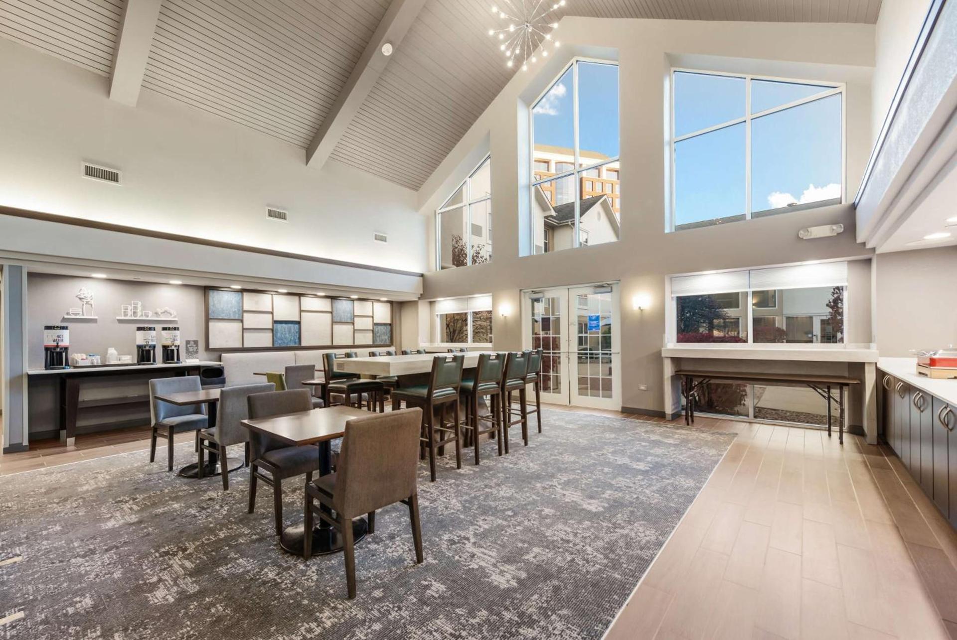 Hampton Inn & Suites Chicago-Hoffman Estates photo 13