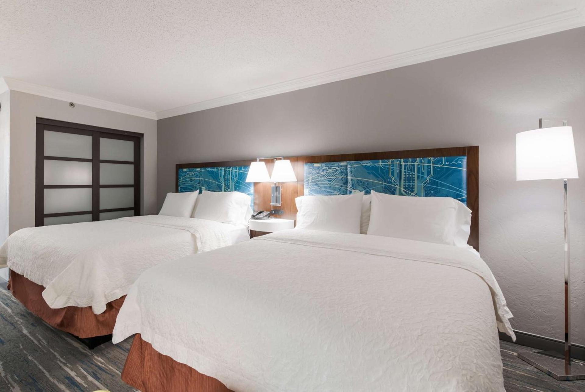 Hampton Inn & Suites Chicago-Hoffman Estates photo 18