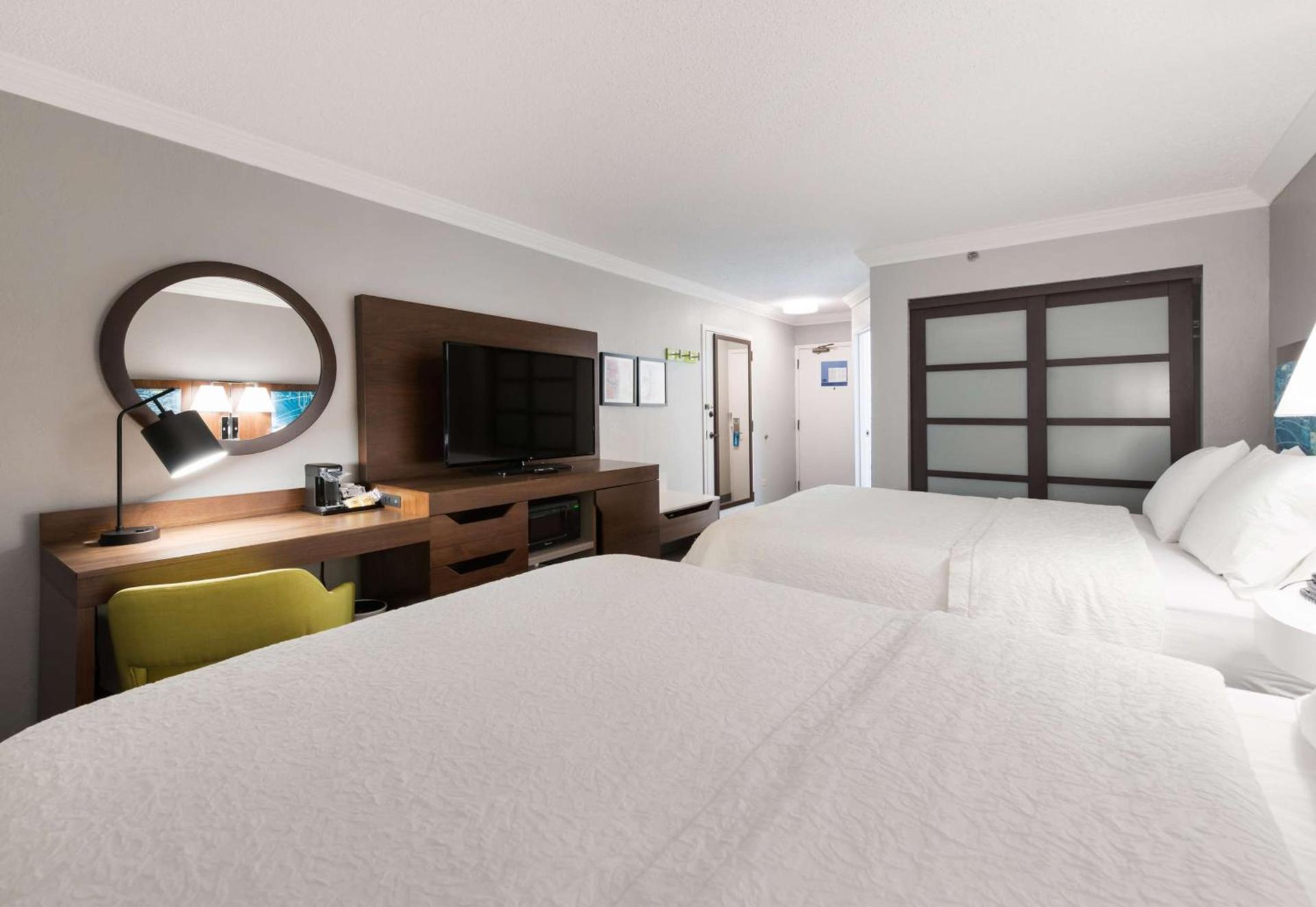 Hampton Inn & Suites Chicago-Hoffman Estates photo 19