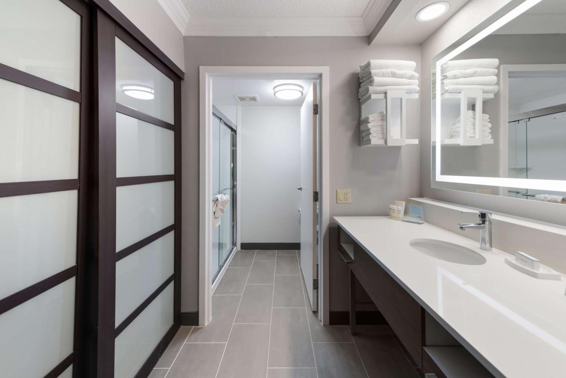 Hampton Inn & Suites Chicago-Hoffman Estates photo 21